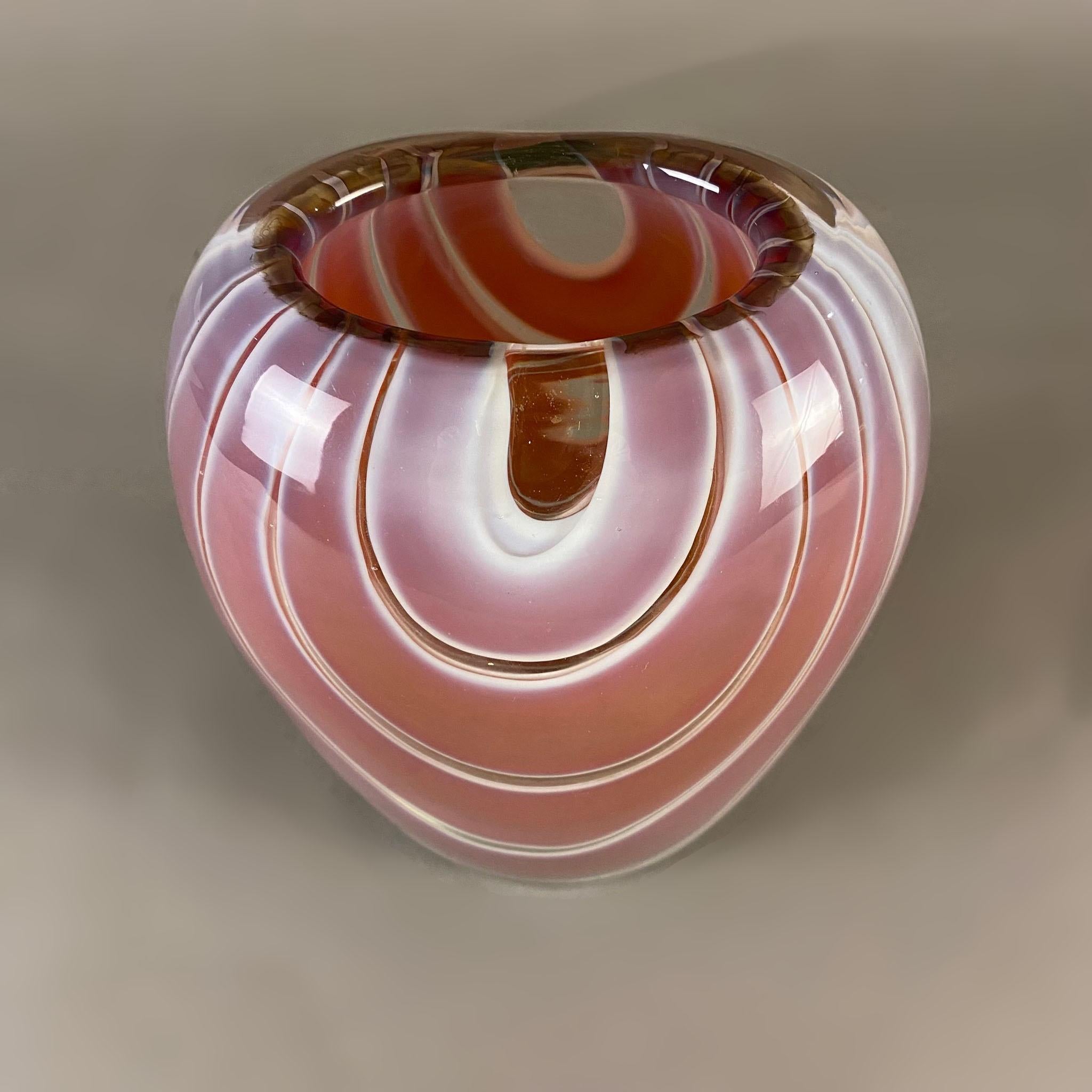 Milieu du XXe siècle Vase à fleurs roses des années 1950 dans le style 