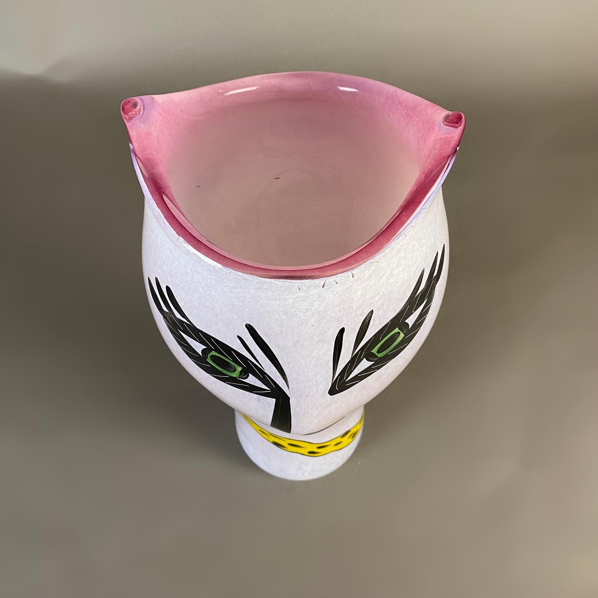 Fine XX secolo Vaso di fiori Open Minds Pink Face di Ulrica Hydman-Vallien per Kosta Boda in vendita