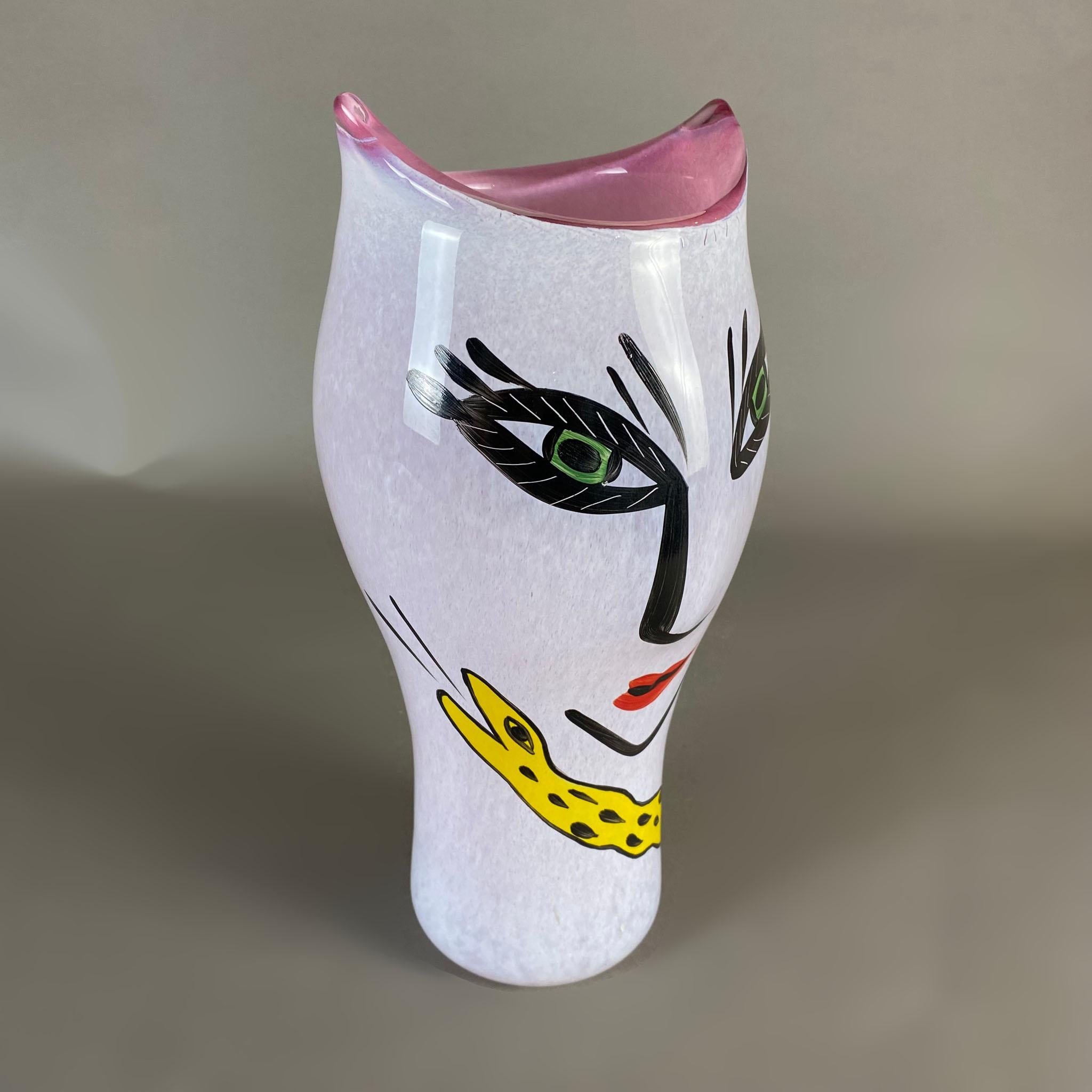 Vetro soffiato Vaso di fiori Open Minds Pink Face di Ulrica Hydman-Vallien per Kosta Boda in vendita