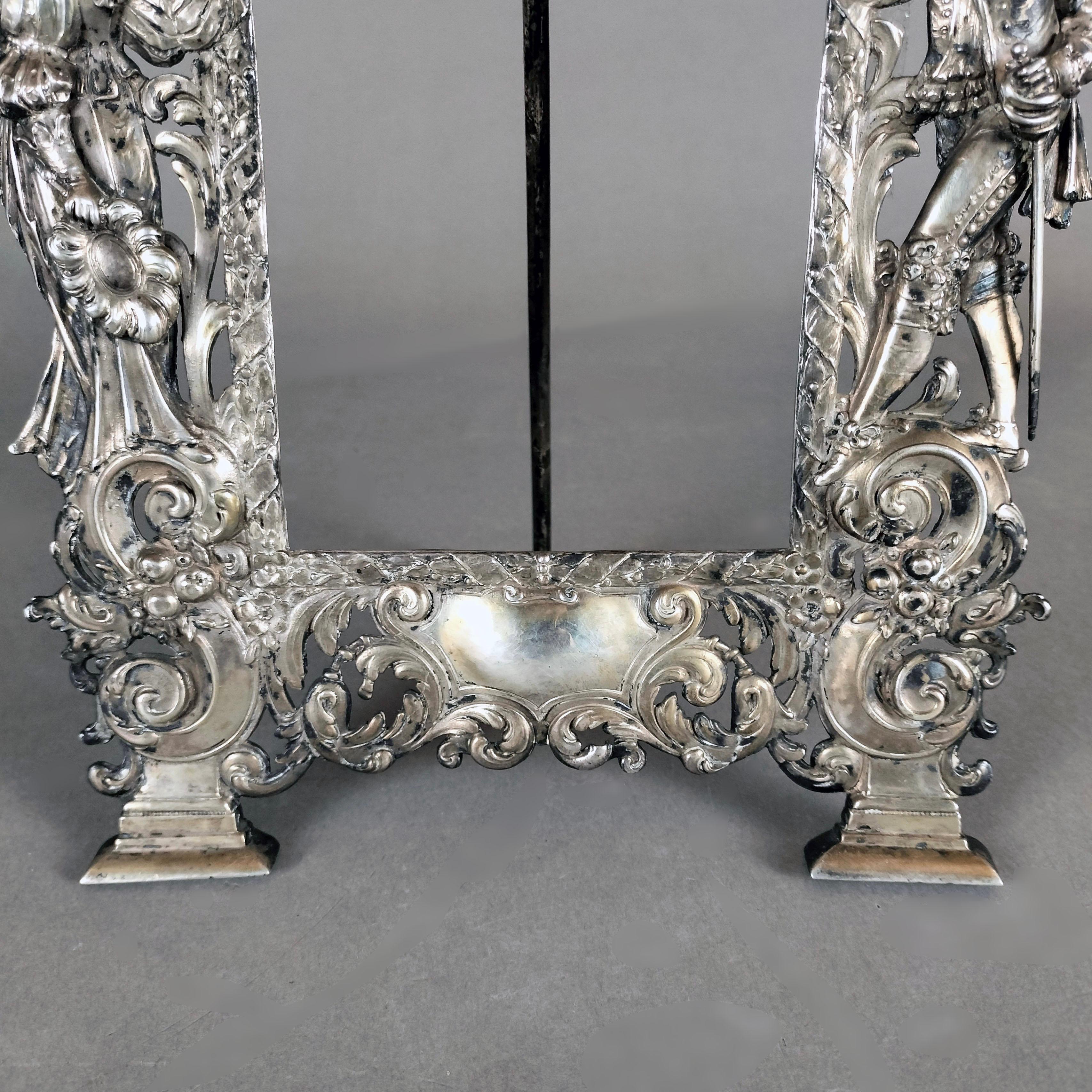 Late 19th Century B. Neresheimer & Söhne Rococó Style .810 Silver Picture Frame In Fair Condition For Sale In Mexico City, MX