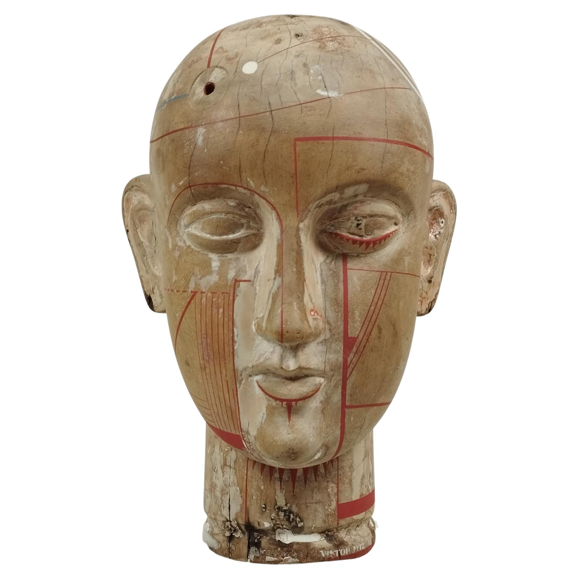 Scultura di testa in legno serigrafato e resina di Víktor Martínez con base acrilica in vendita