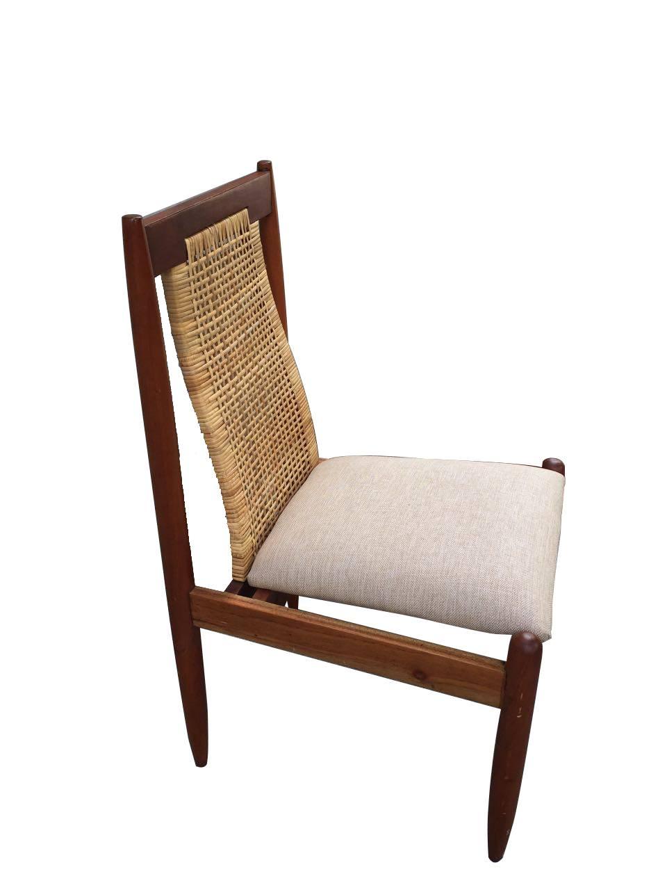60s. Pair of chairs. Made in wood. With woven palm backrests, beige upholstery seats and conical supports.

Frank Kyle was born in Minneapolis, Minnesota in 1914, of Irish descent. Since he was a child he practiced blacksmithing, carpentry and