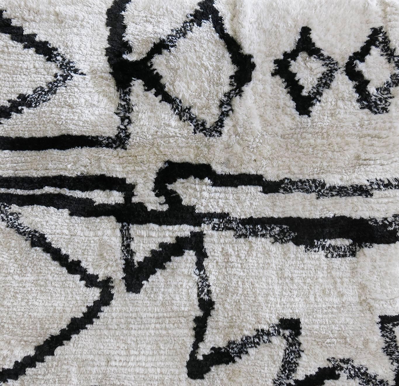 Moderne Tapis Akimbo d'Eskayel, tissage Lulu 100 % soie en vente