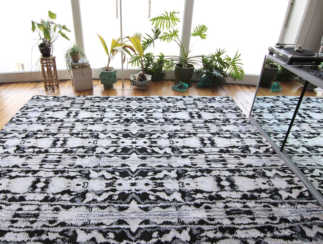Rug pattern: Biami, black
Material: 100% silk
Quality: semi-shaggy Lulu weave 30mm pile, hand-knotted
Size: 8’ x 10'
Made in Nepal
Designed by Eskayel.
 