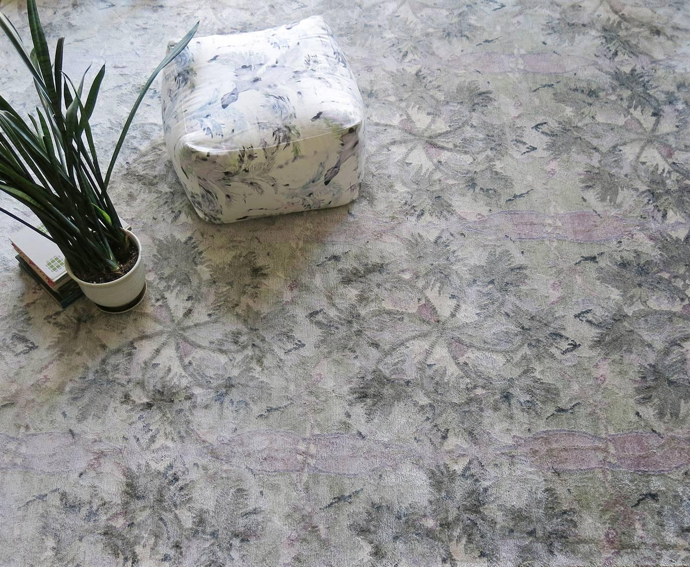 Motivo de la alfombra: Bosque de Laureles, paloma
Material: 100% seda matka 
Calidad: 100 nudos, tejido tibetano cruzado, anudado a mano 
Tamaño: 8'x10'
Fabricado en Nepal
Diseñado por Eskayel.
 
