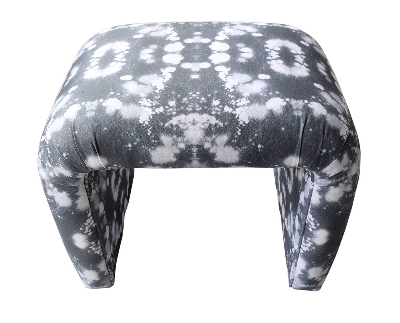 Custom waterfall bench made in collaboration with Chairloom.
Pattern: Solar – Beryl
Fabric: Organic cotton denim fabric printed with water based pigment ink.
Dimensions: 23
