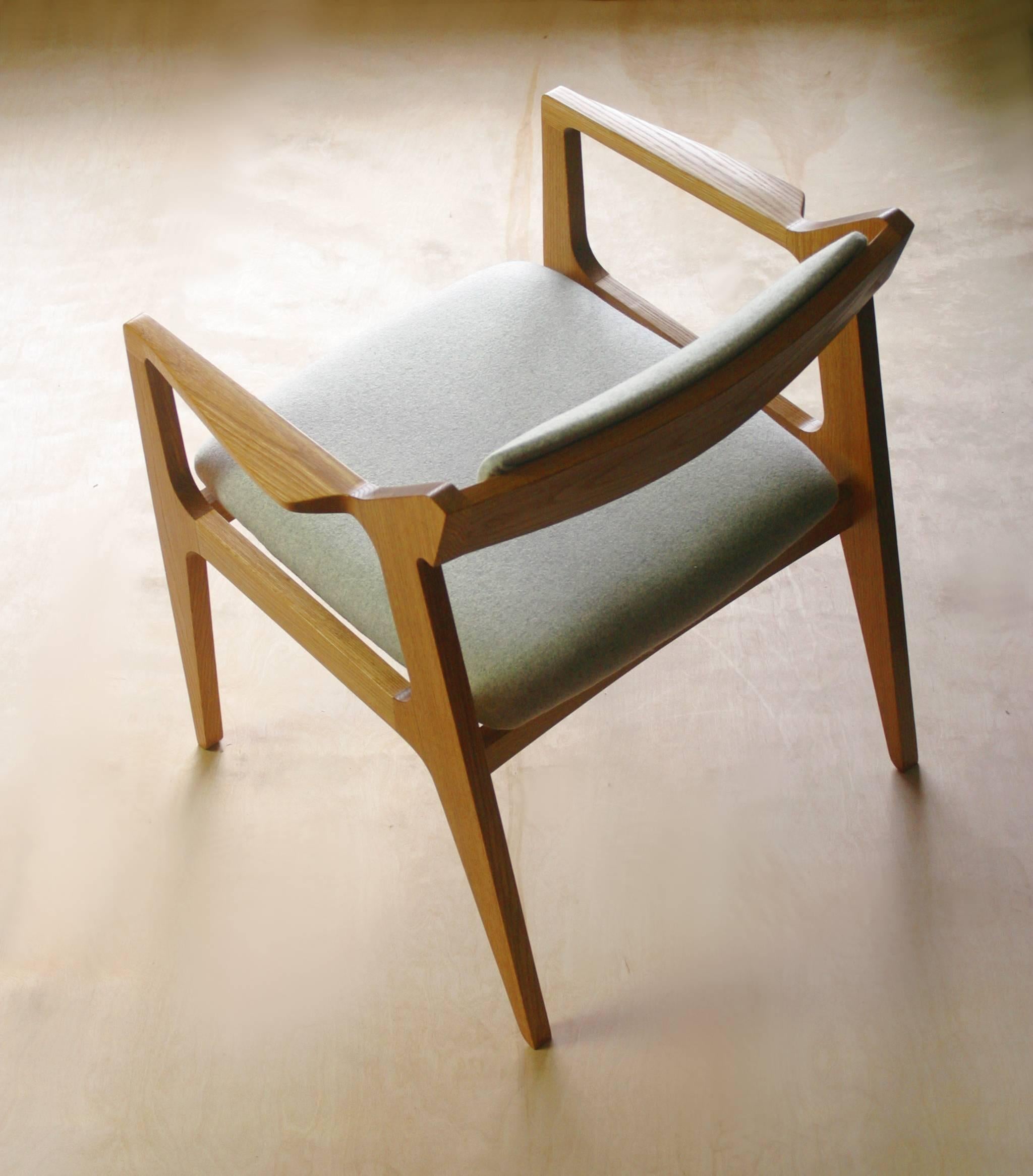 Modern Side Chair in White Oak with Heathered Grey Upholstery For Sale 1