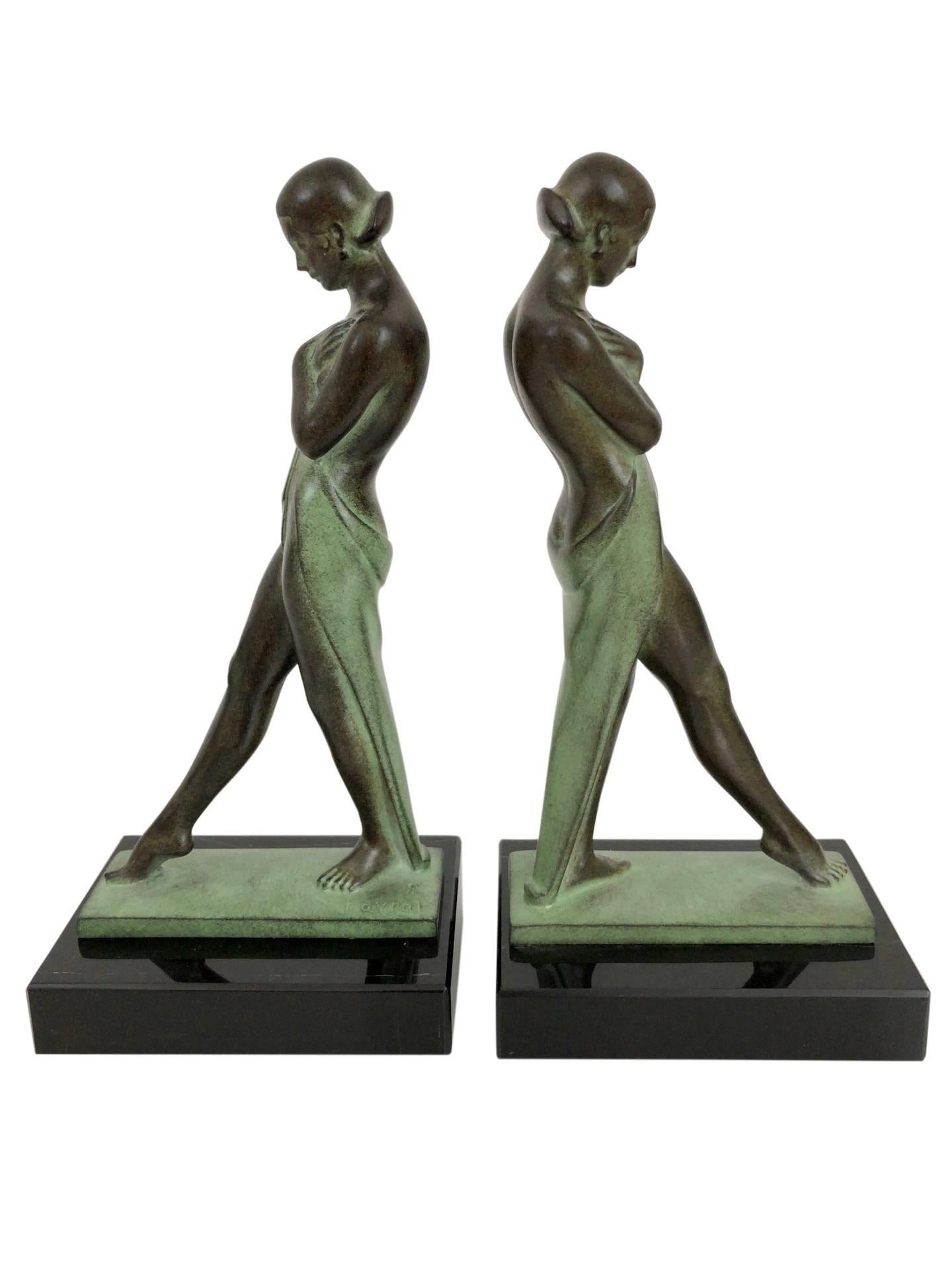 “Meditation”
Designed in France during the roaring 1920s by “Fayral”, which is one of the pseudonymes from “Pierre Le Faguays” (1892-1962), signed
Original “Max Le Verrier”
Art Deco style, France 

Bookends made in “Régule” (spelter)
Socle in
