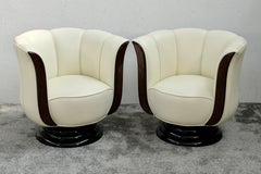 Ein Paar drehbare Clubsessel im Art-Déco-Stil aus Leder und Walnussholz, Deutschland