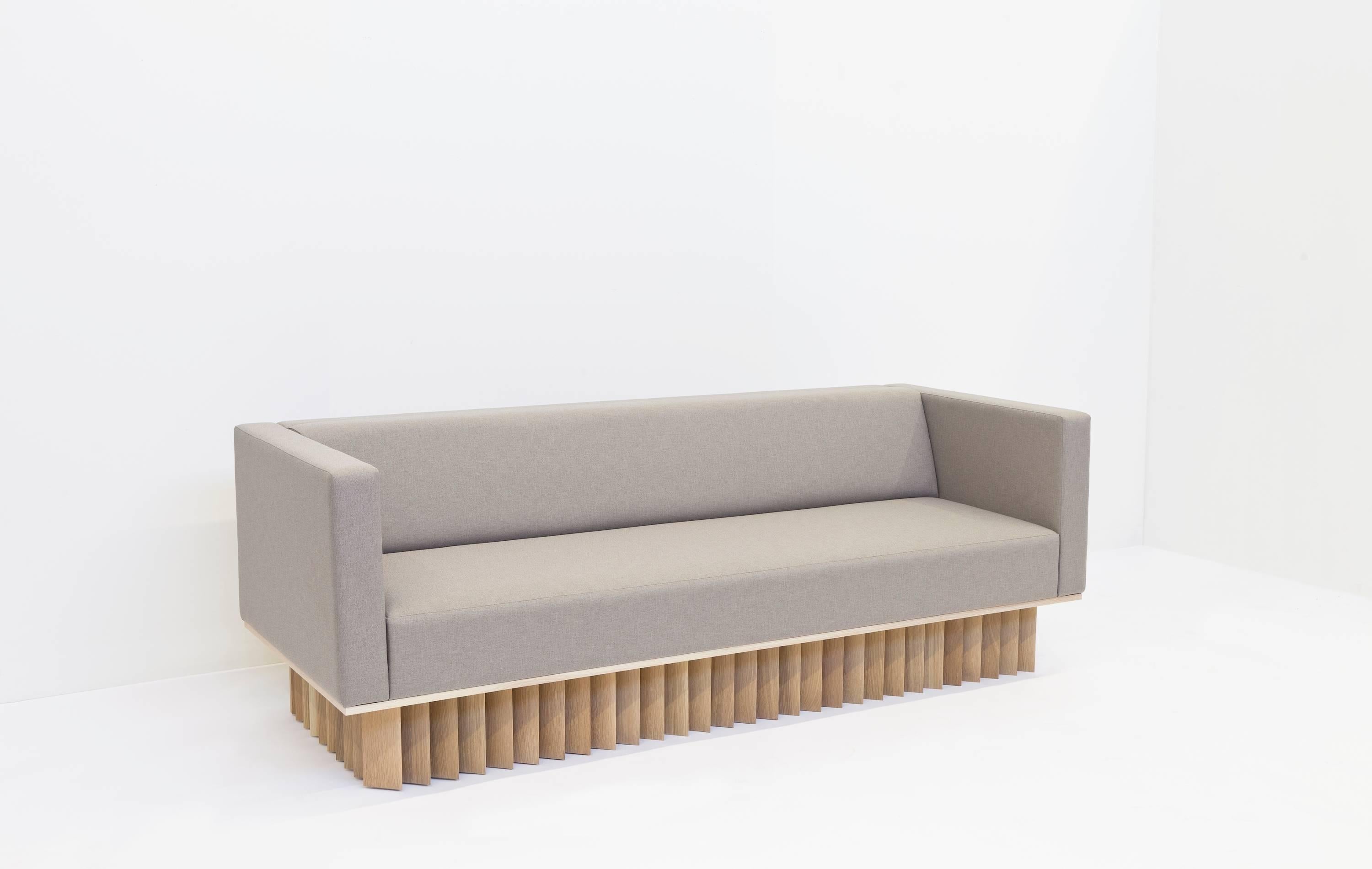 Angled Wood Bar Sofa in Oak and Maharam Upholstery  (Moderne) im Angebot