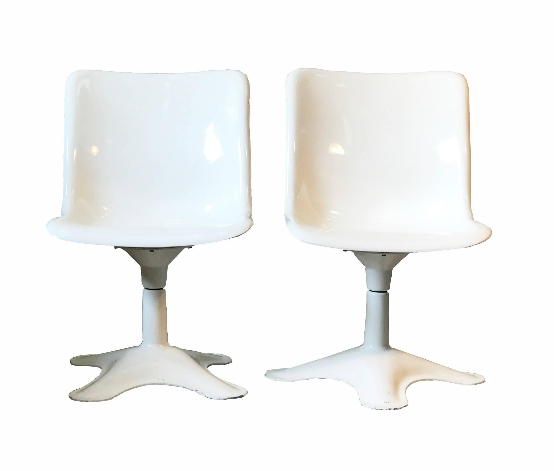 Swivel fiber glass seat and aluminum base chair, designed in the late 1960s by Yrjö Kukkapuro for Haimi.
These chairs are no longer in production, there are no re-editions nor copies.

 