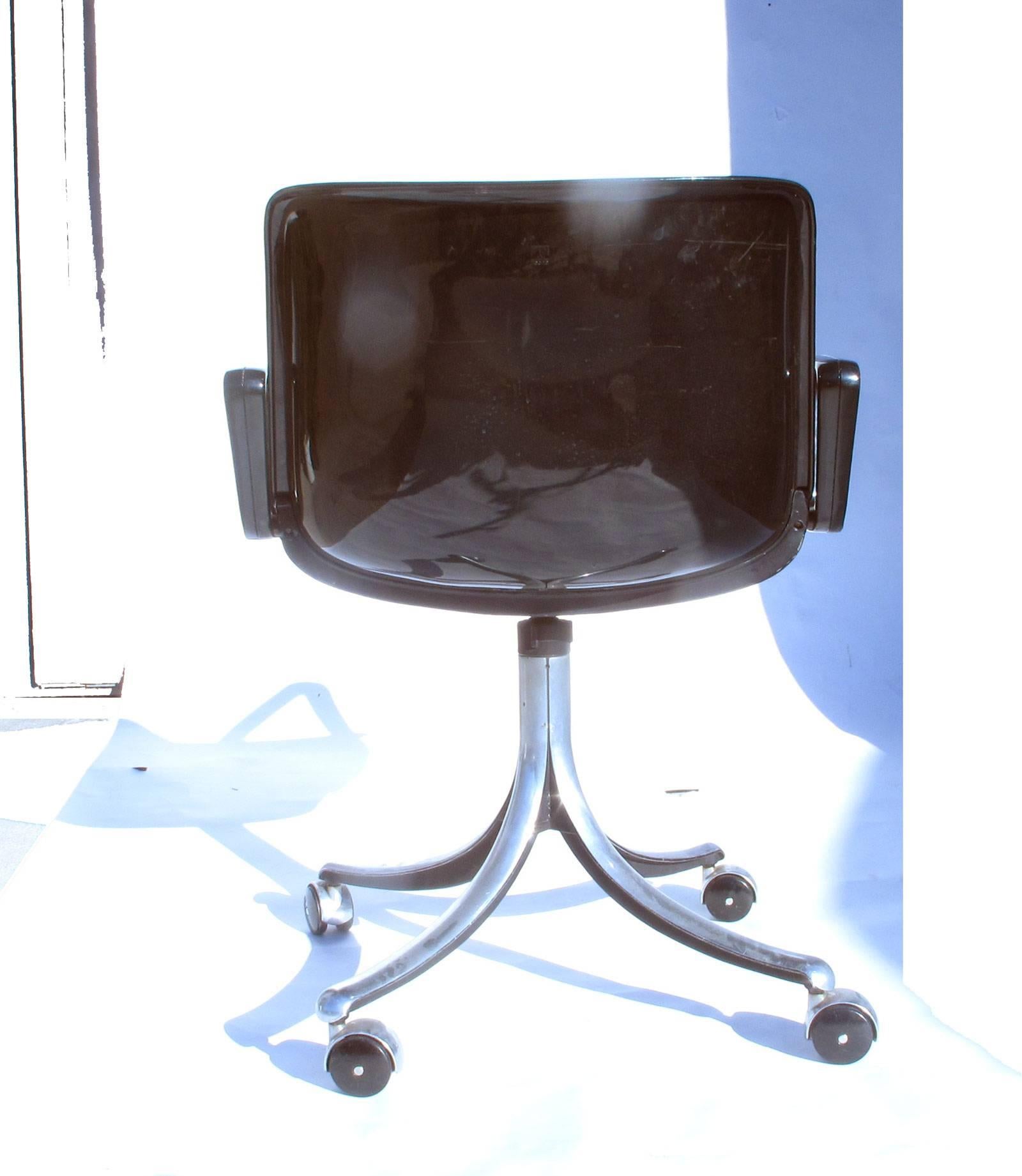 A set of three glossy nylon and aluminum model SM 203 or MODUS four desk chairs designed by Osvaldo Borsani in 1965, produced by Tecno in Italy, dated January 1973. The swivel seat is flanked by armrests, supported on four legs terminating in