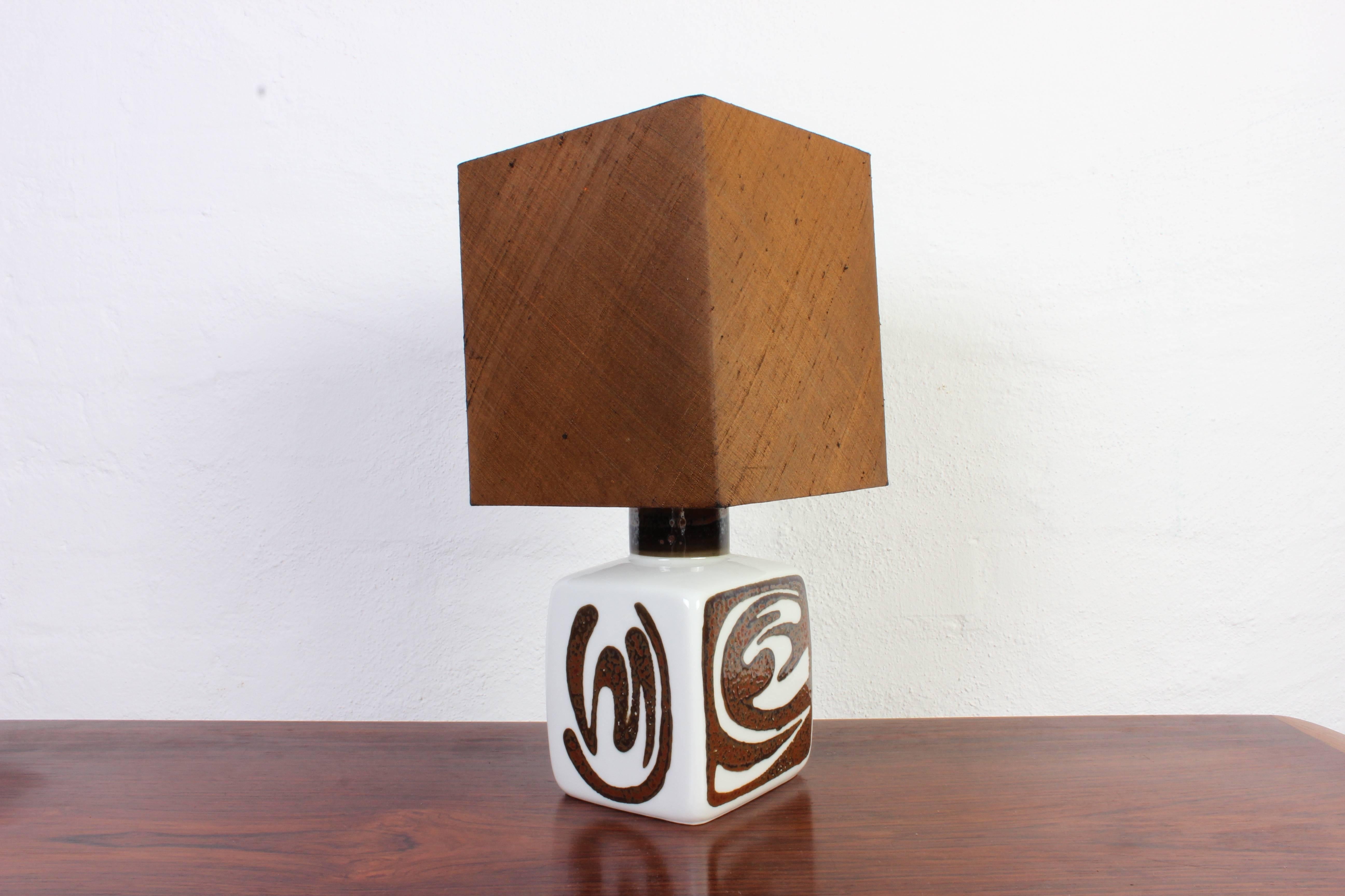 This ceramic table lamp is designed by Swedish designer Carl-Harry Stålhane and produced by Rörstrands. The lamp comes with its original brown lamp shade and new wiring for US sockets.

