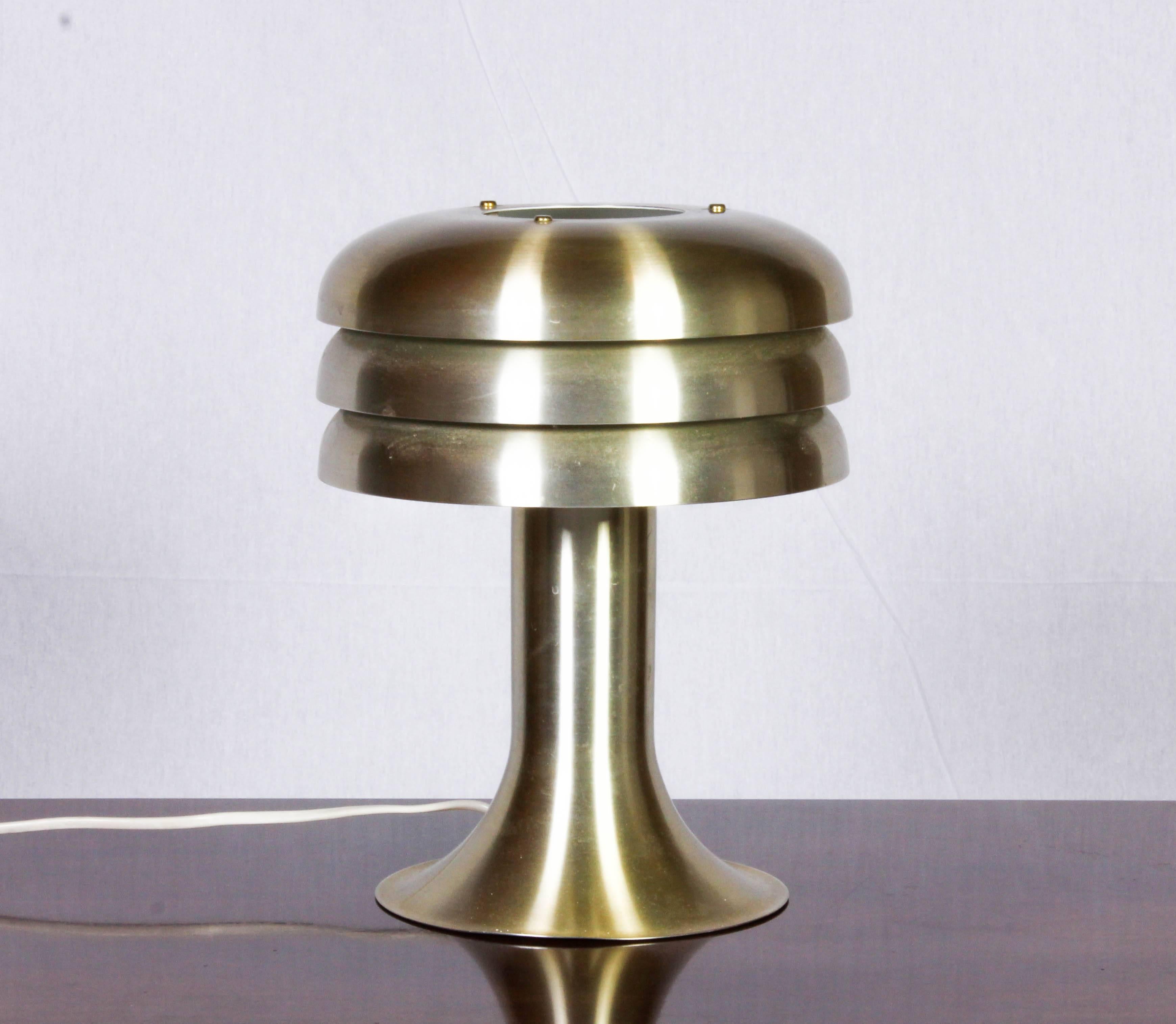 Brass table lamp model BN-25 by Swedish designer Hans Agne Jakobsson. The lamp is in very good vintage condition with minor signs of usage and no damages.