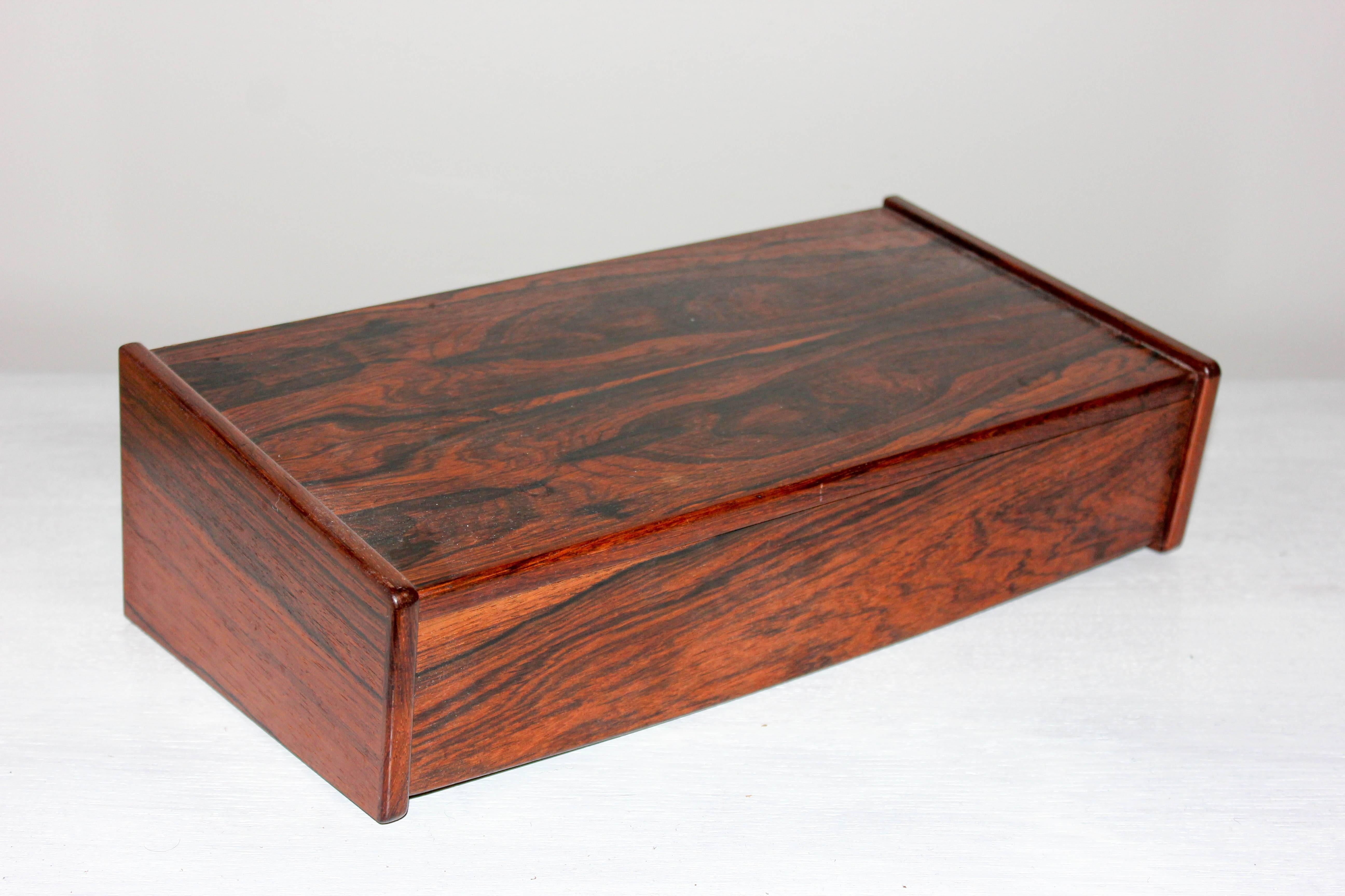 Pair of Mid-Century Danish Rosewood Wall-Mounted Nightstands In Good Condition In Malmo, SE