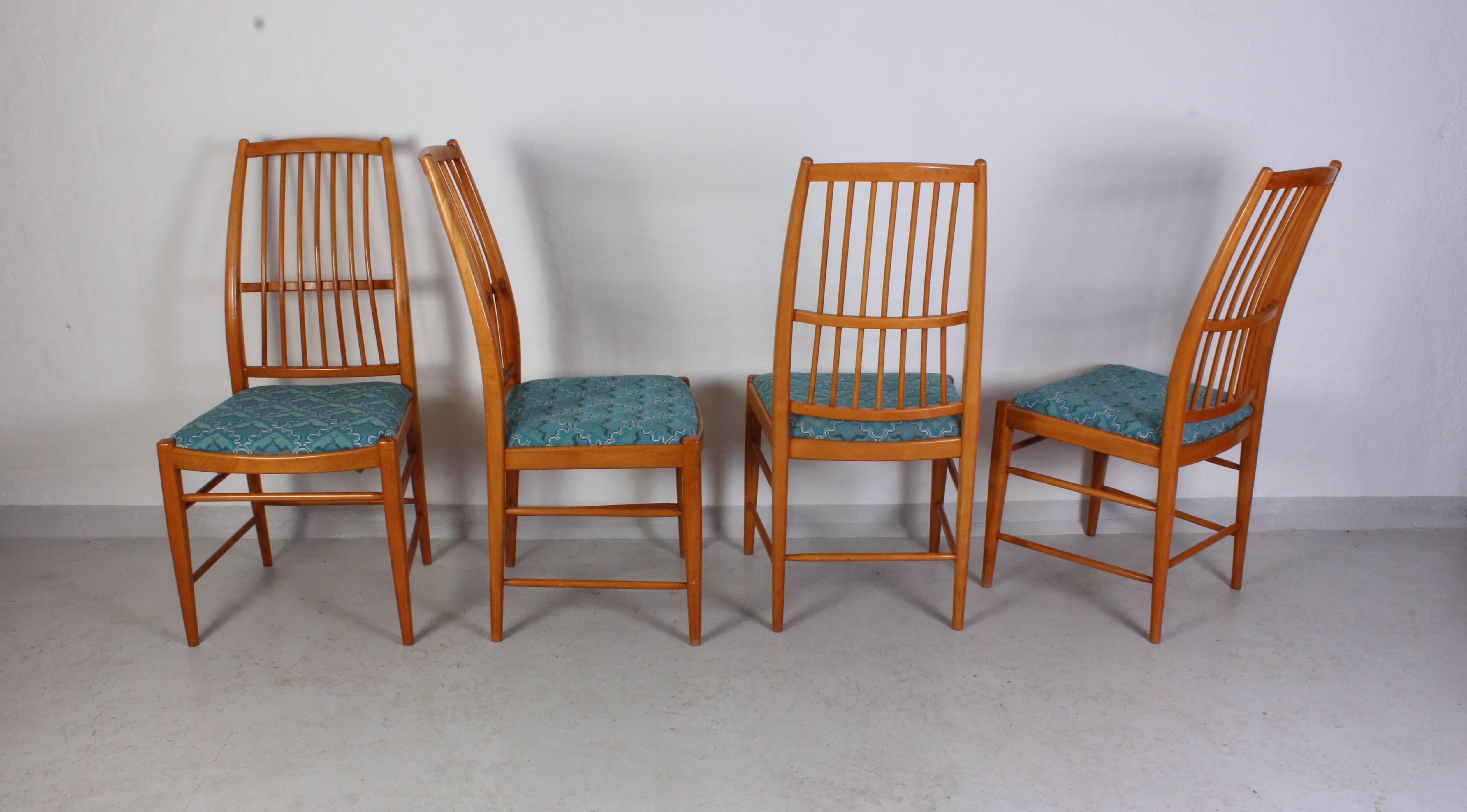 Set of four dining chairs model Napoli by Swedish designer David Rosén. These high back chairs are very comfortable and have a timeless design. David Rosén work as a designer for the famous Swedish manufacturer Nordiska Kompaniet who are famous for