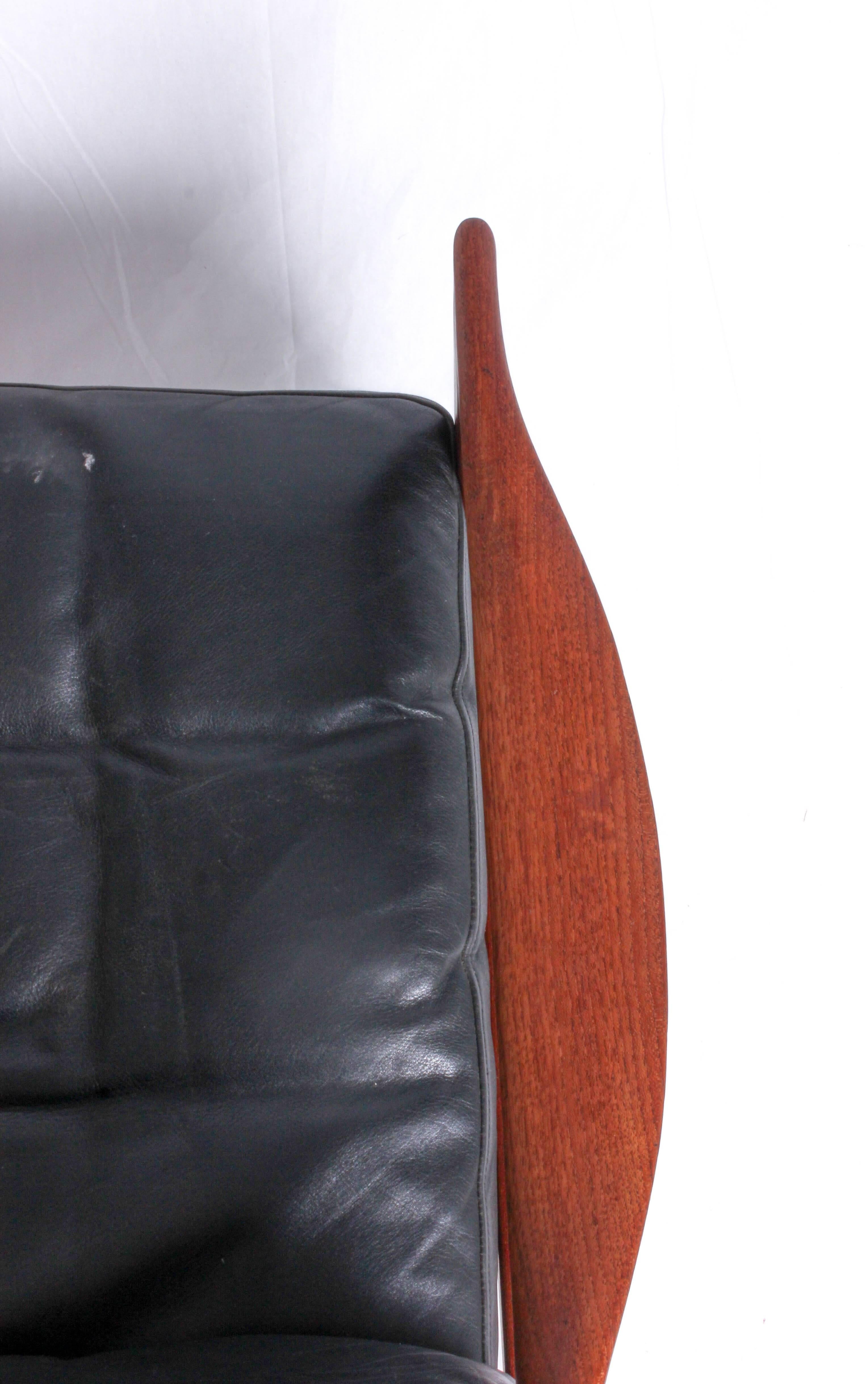 Illum Wikkelsø Midcentury Teak and Leather Lounge Chair for Niels Eilersen For Sale 1