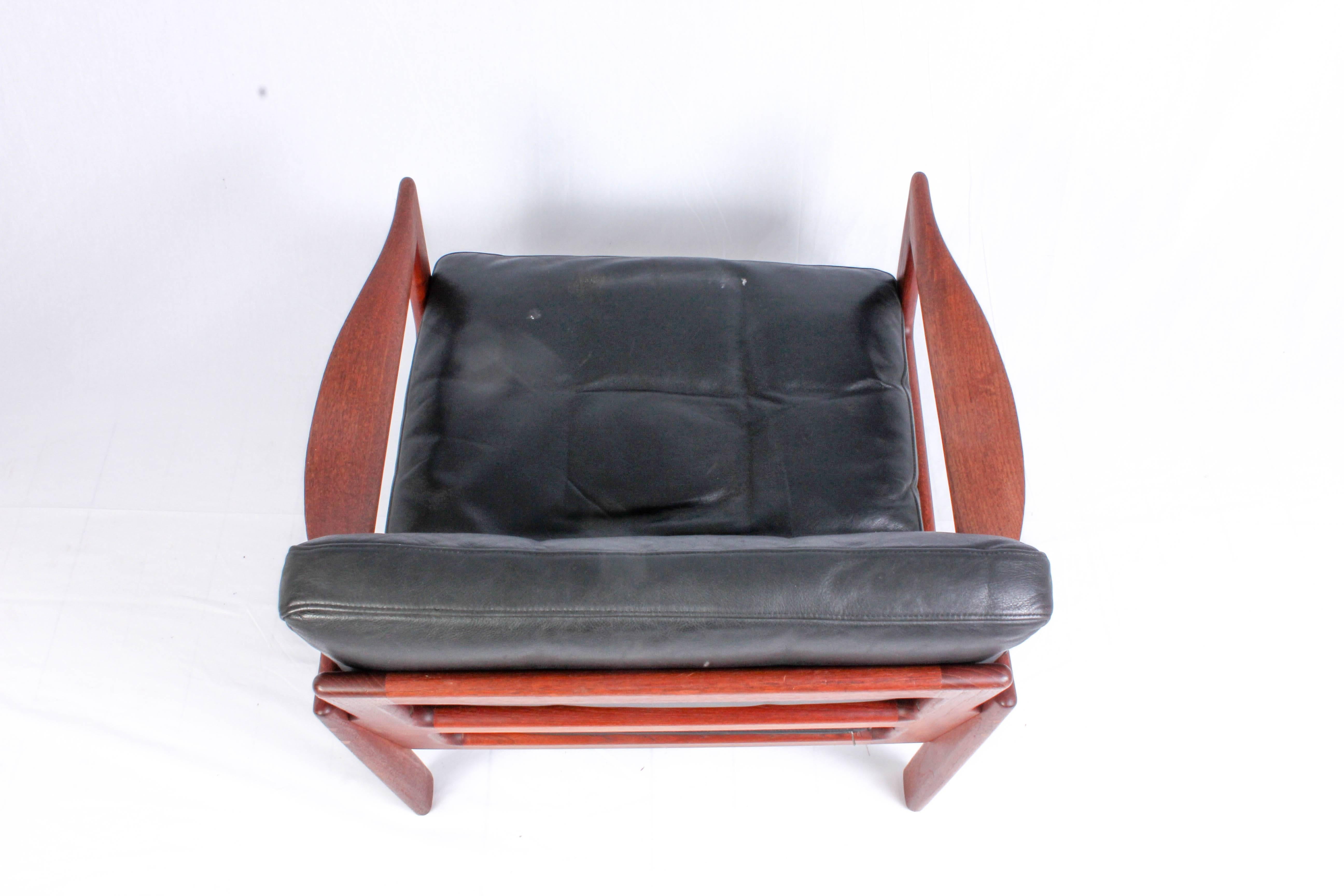 Illum Wikkelsø Midcentury Teak and Leather Lounge Chair for Niels Eilersen In Good Condition For Sale In Malmo, SE