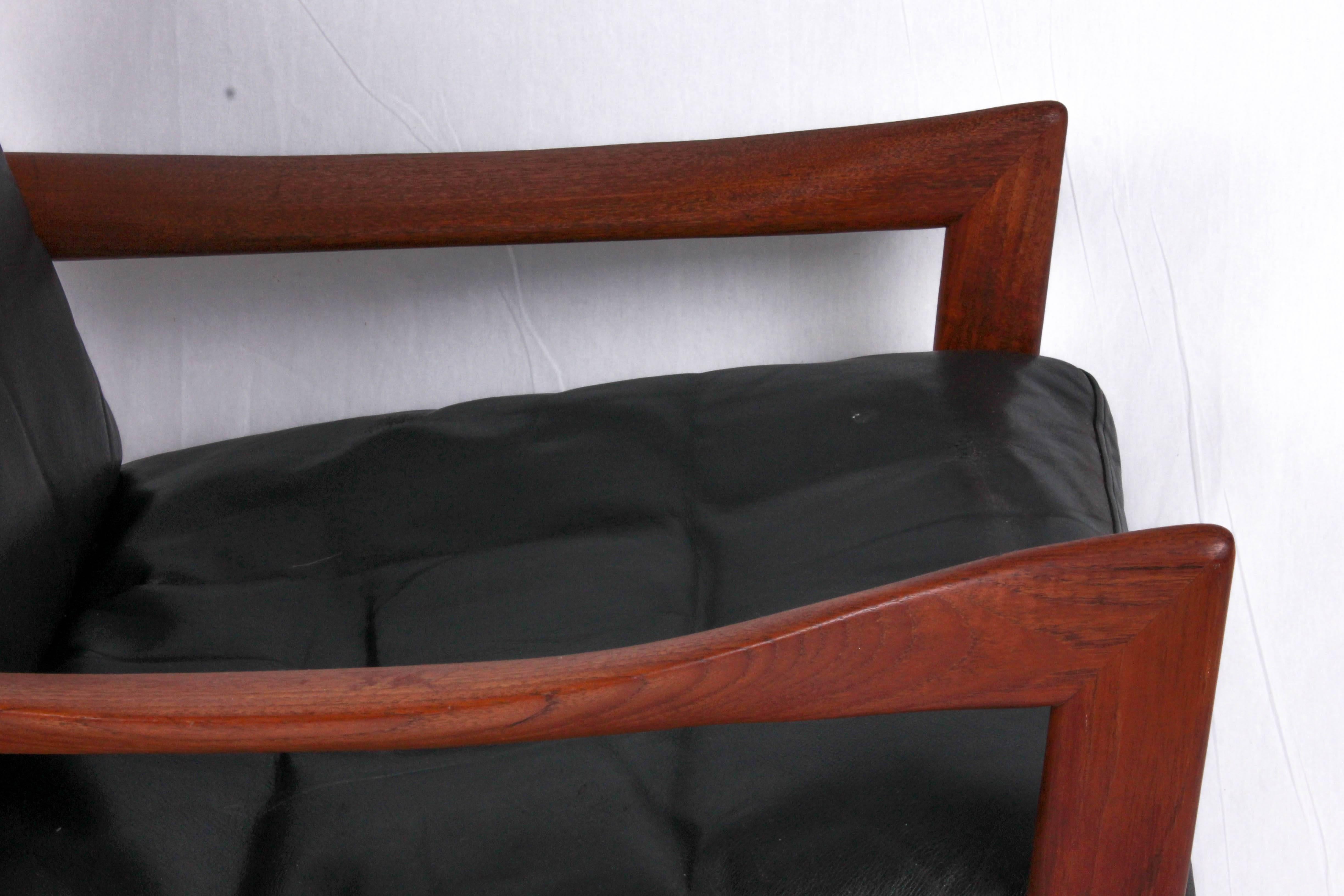 Illum Wikkelsø Midcentury Teak and Leather Lounge Chair for Niels Eilersen For Sale 3