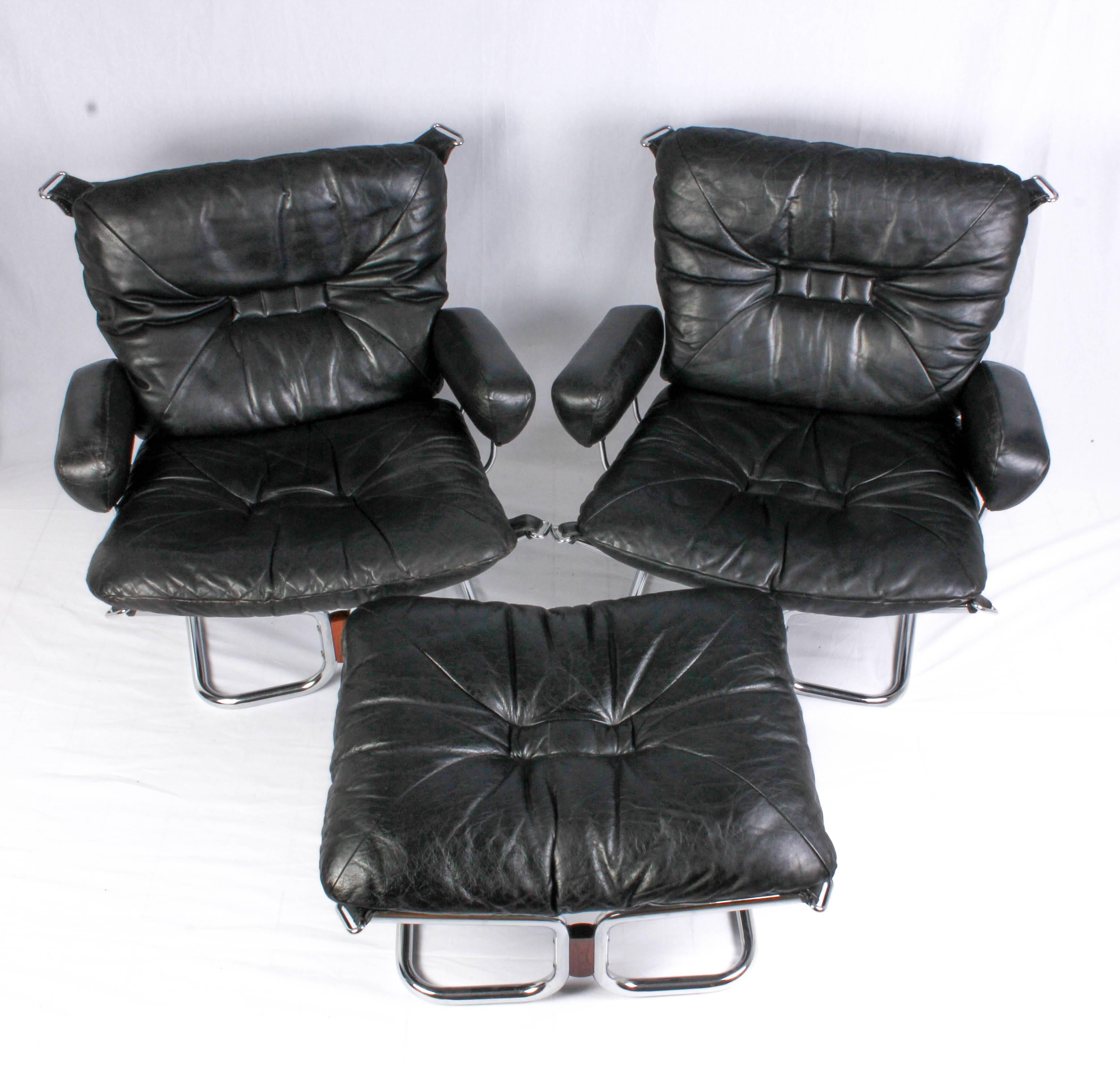 A pair of lounge chairs and a ottoman designed by Norwegian designer Ingmar Relling. The chairs and ottoman are made of a chrome frame, leather cushions. They are all in excellent vintage condition with minor signs of usage. The armrest has some