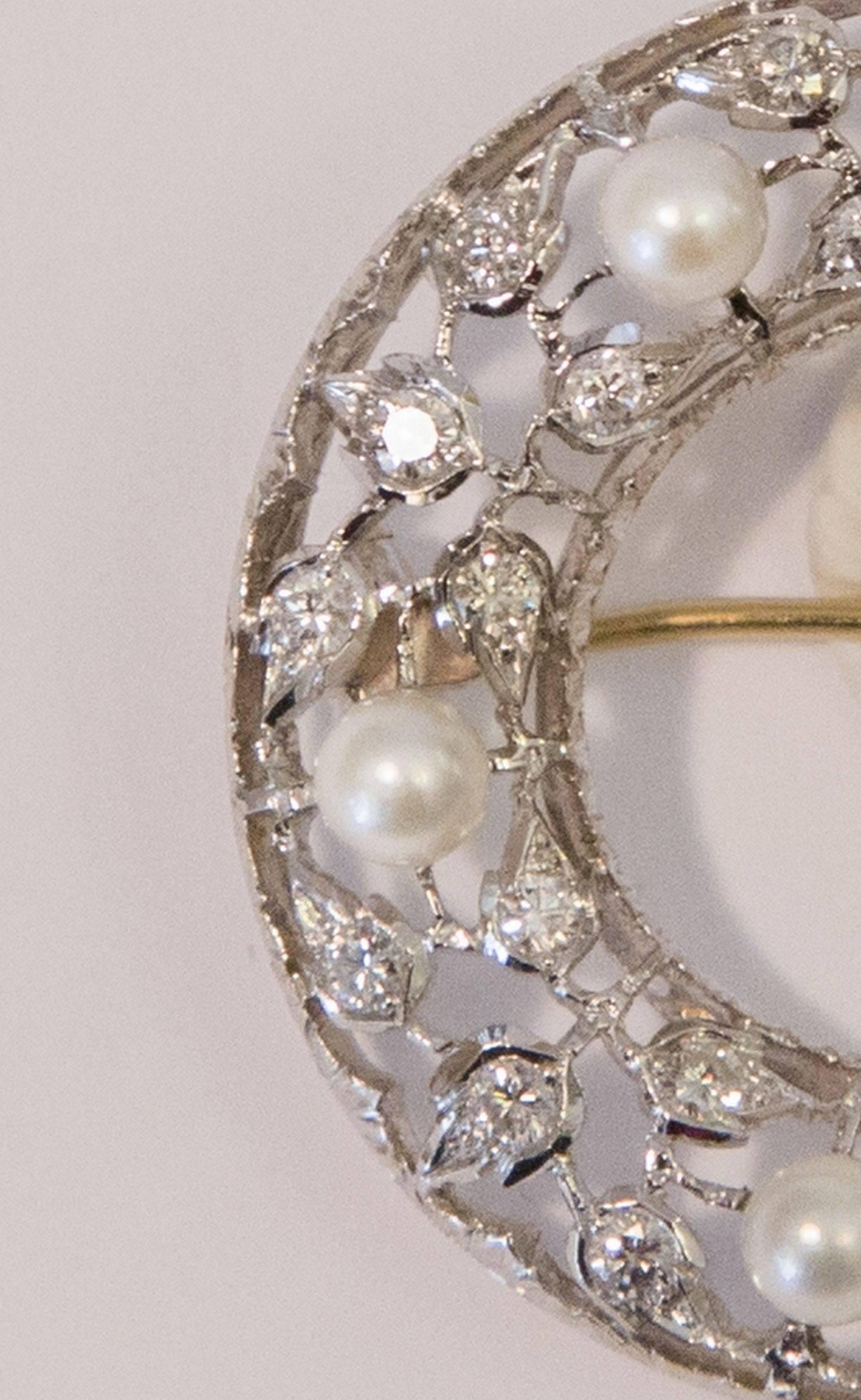 Exquisite Mario Buccellati oval brooch. White molded and perforated gold, 30 diamonds total carat. 0.87 and six small pearls. Item offered with “Certificate of Authenticity”.