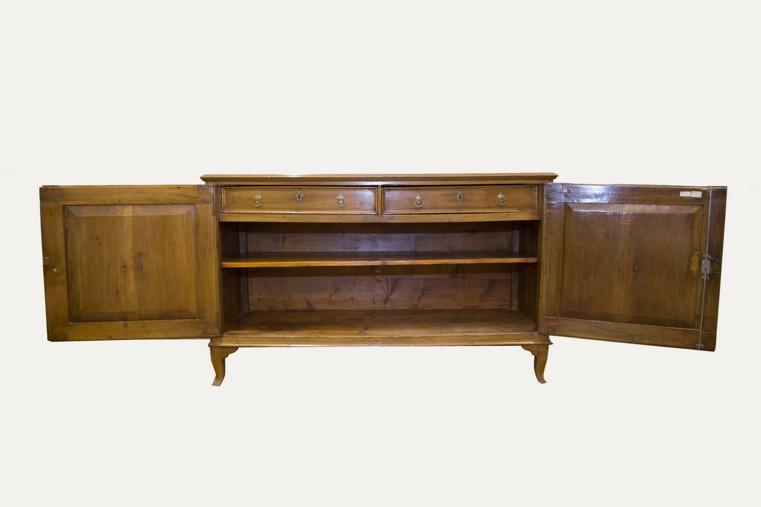 Fine Italian credenza, Veneto, last quarter of the eighteenth century, cherrywood. Arched feet. Inside a shelf and two original drawers, one with a compartment.

PLEASE NOTE THAT THE EXPORT AUTHORIZATION BY THE ITALIAN MINISTRY OF CULTURAL HERITAGE