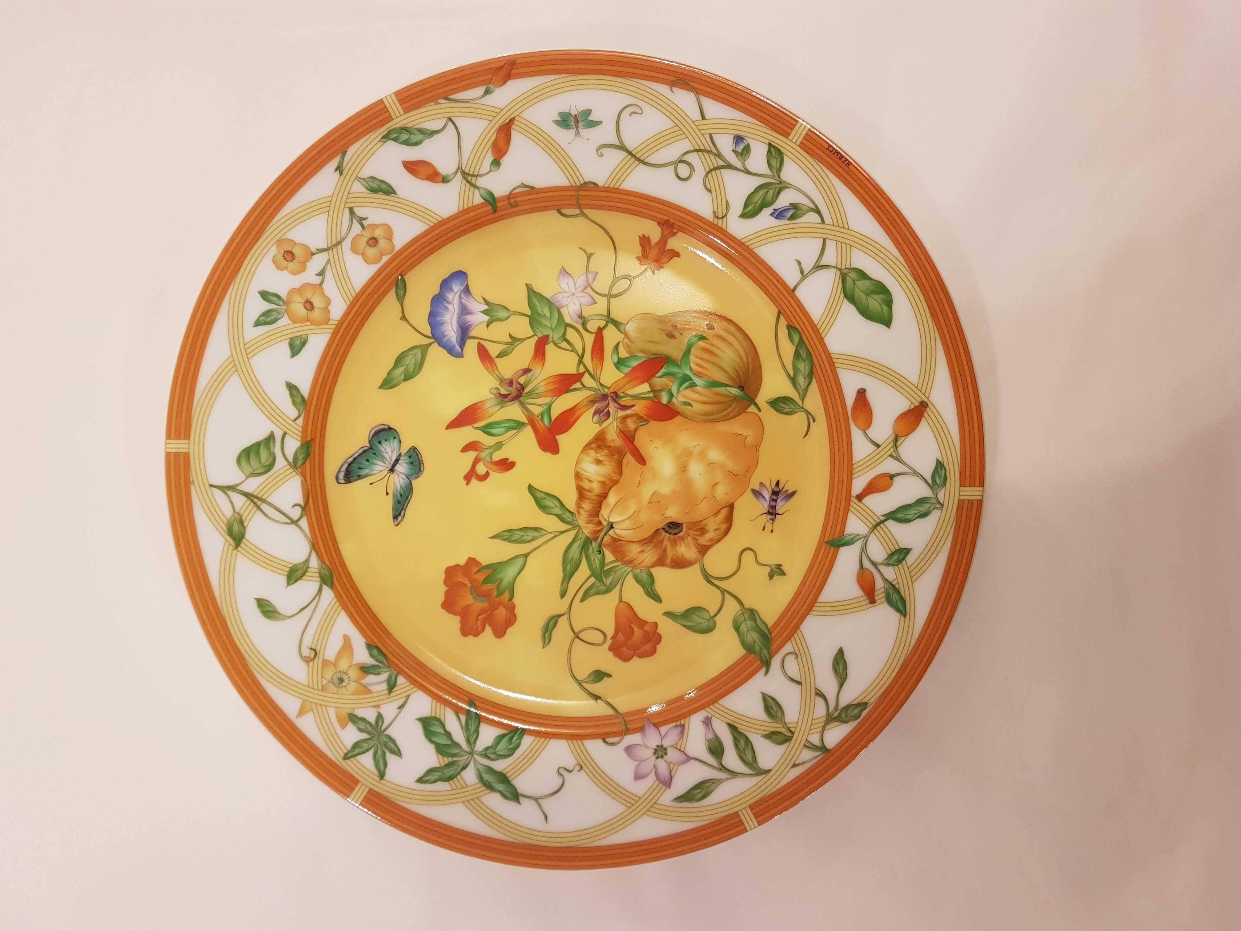 An Hermès polychrome porcelain set of six cake plates.
Siesta pattern decorated with a motif of flowers, fruits and butterflies.
Pattern discontinued today
In his original Hermès orange paper box.
