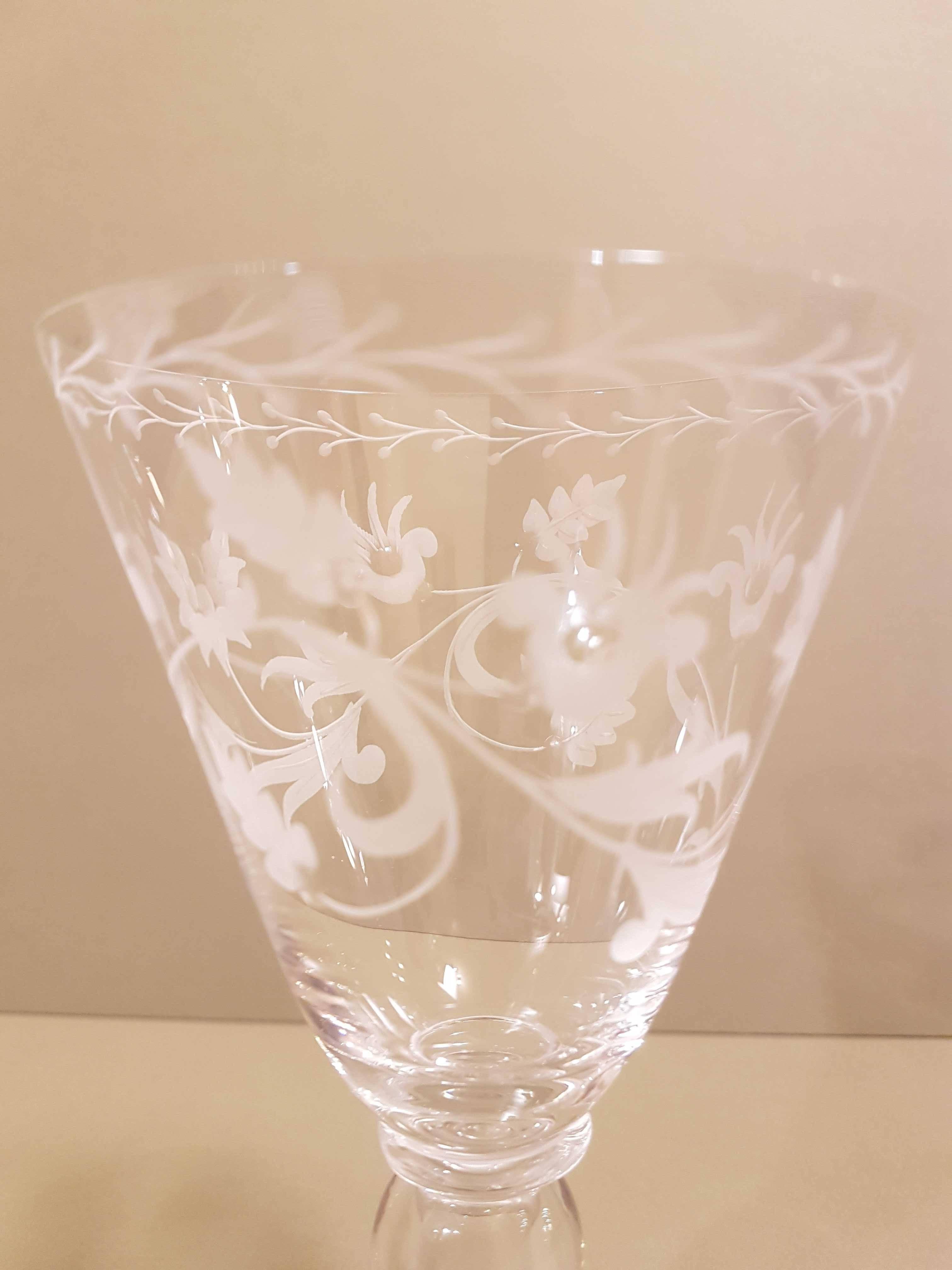 A magnificent set of six wine glasses.
Blown Murano glass, hand engraved.
Very light and precious.

NasonMoretti , founded in 1923 , has been one of the leading company in the field of the tables since the early 50s. Pieces by NasonMoretti can be