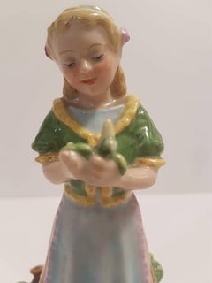 Handbemalte ungarische Porzellanfigur von Hand, die einen Obsthändler darstellt