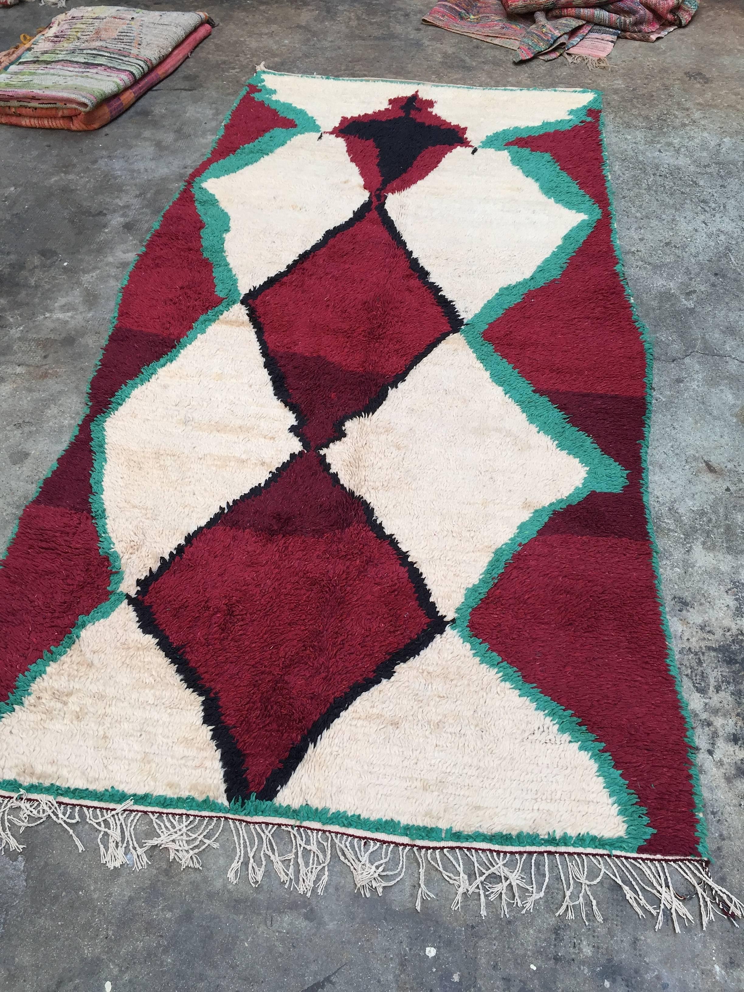 Vintage Moroccan rug
Place of origin: Azilal, Middle Atlas
Hand-knotted wool
circa 1990.