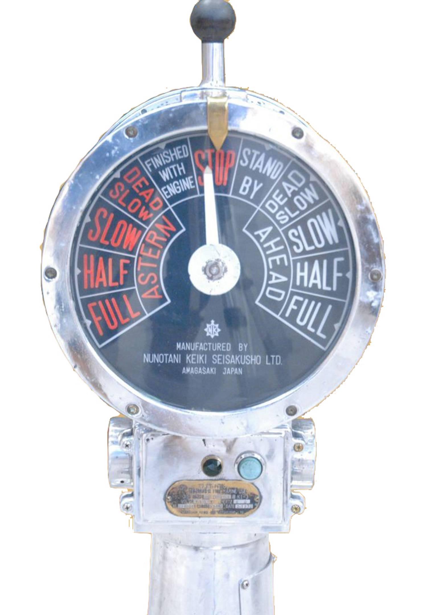 Double-sided aluminium cargo ship telegraph manufactured by Nunotani Keiki Seisakusho Limited. Completely polished.

H 101 + handle 110 / dial D 36 / W 31 cm 29 KG 