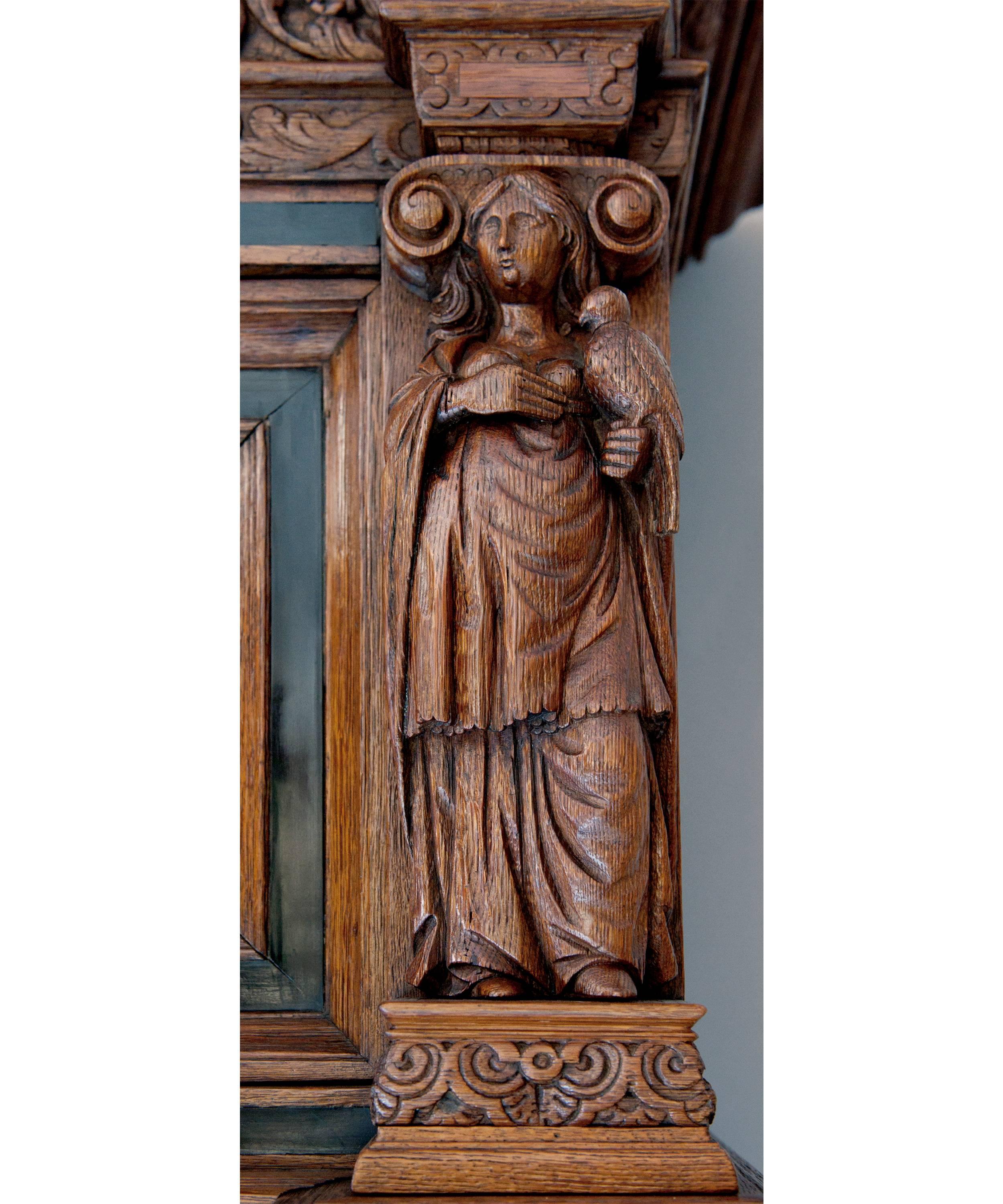 A four-door cabinet decorated with statuettes is the richest and most distinctive piece of furniture from the Dutch 17th century. The statuettes were carved in oak, not by the carpenters themselves, but by the appropriate sculptors.
Such costly