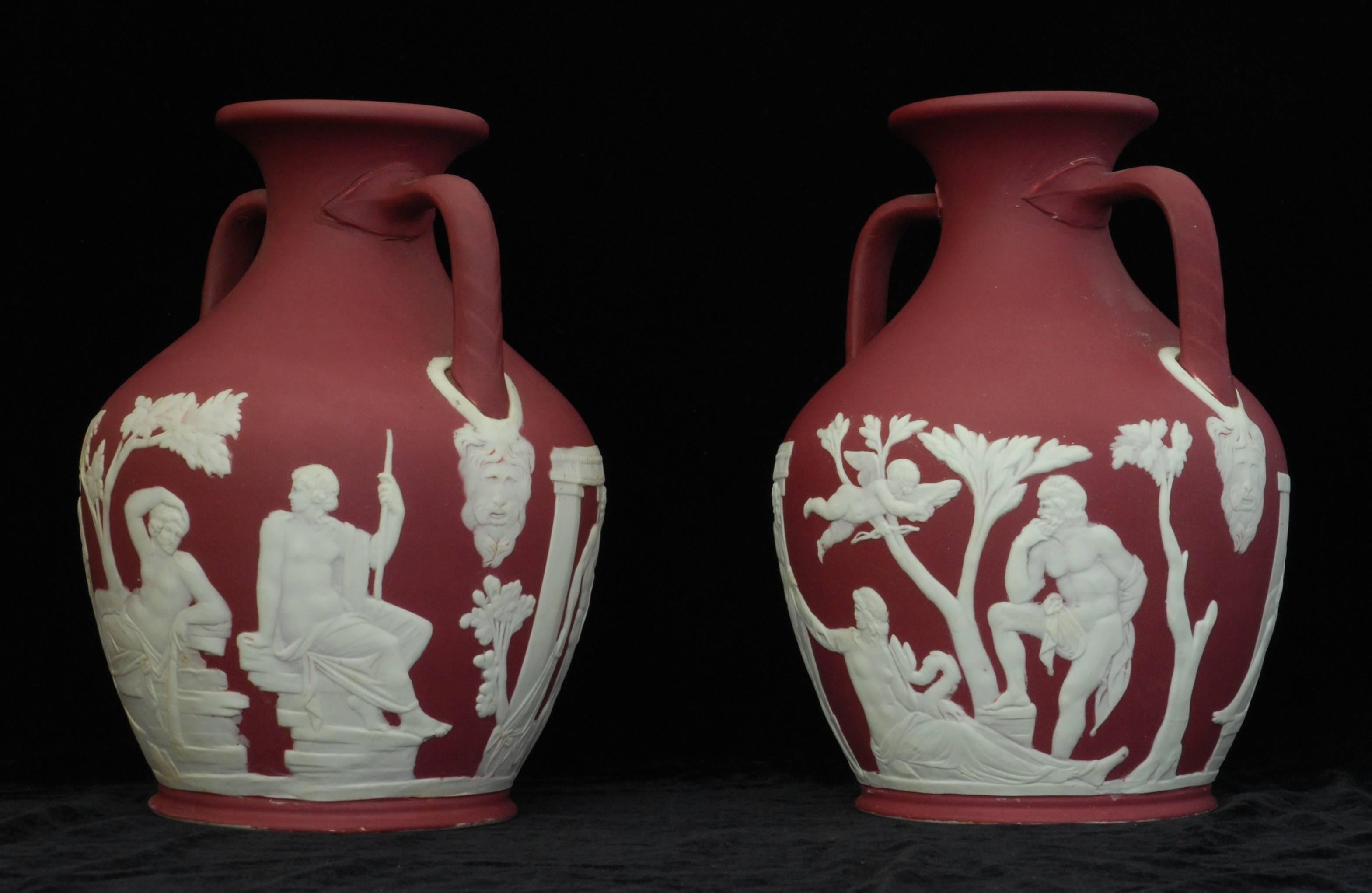 Paar Crimson-Jasper-Vasen aus Portland (Englisch) im Angebot
