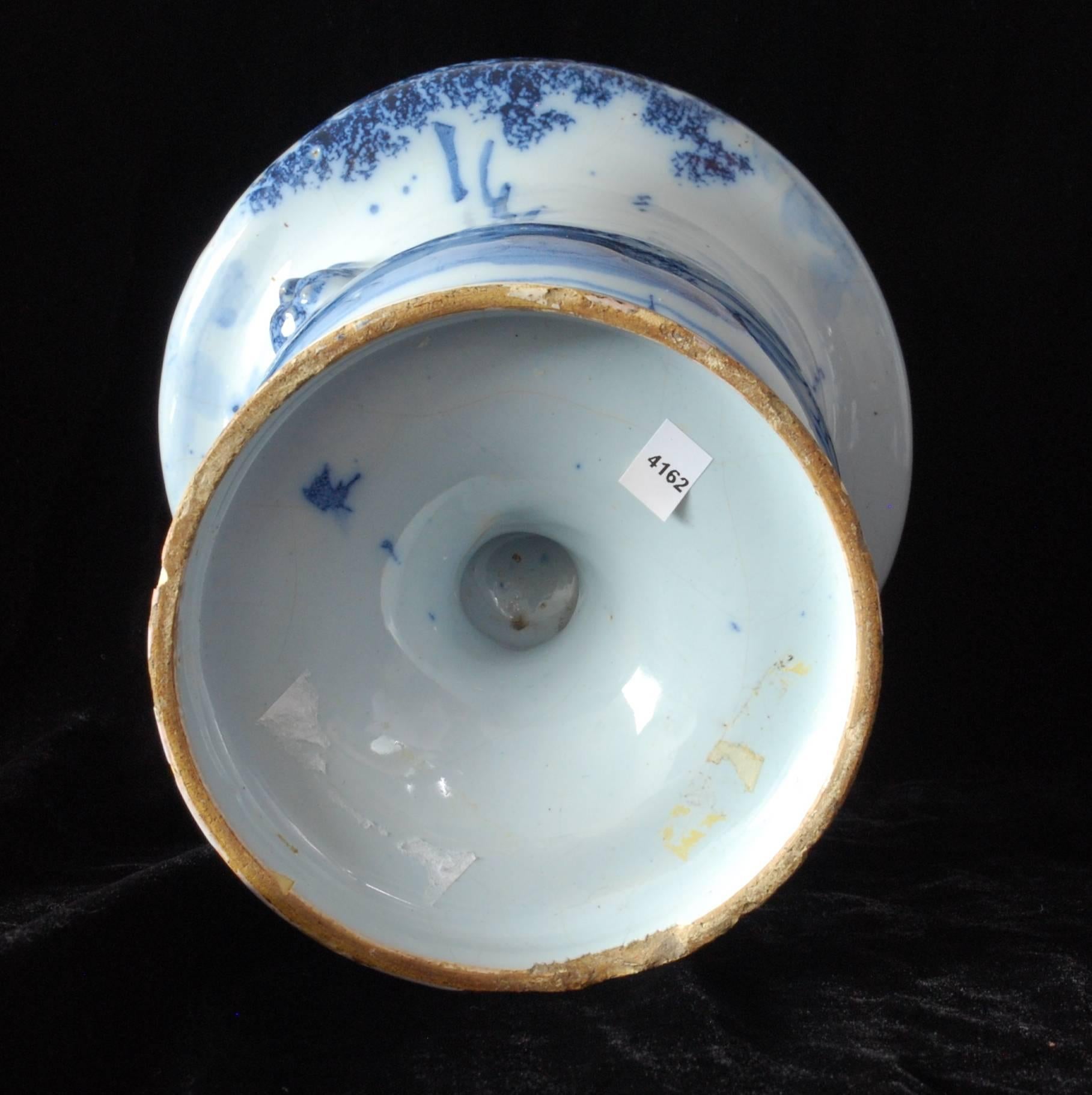 English Delft Campana Vase, C1760 In Good Condition For Sale In Melbourne, Victoria