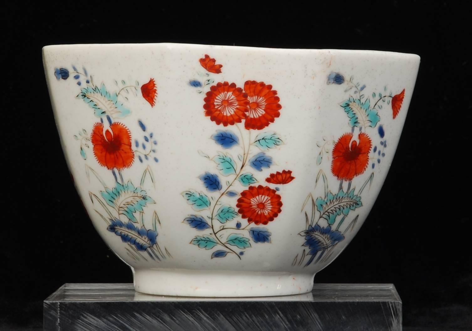 English Tea Bowl and Saucer, Kakiemon Decoration Chelsea, circa 1752 For Sale