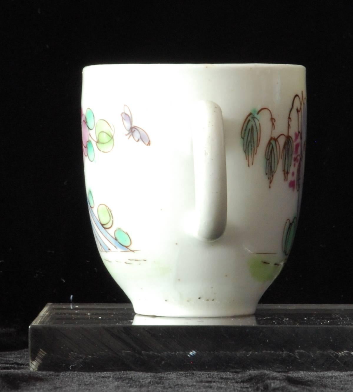 Kaffeekanne, polychromiert „“Spitzenvogel“, Bogenporzellan, um 1752 (18. Jahrhundert) im Angebot