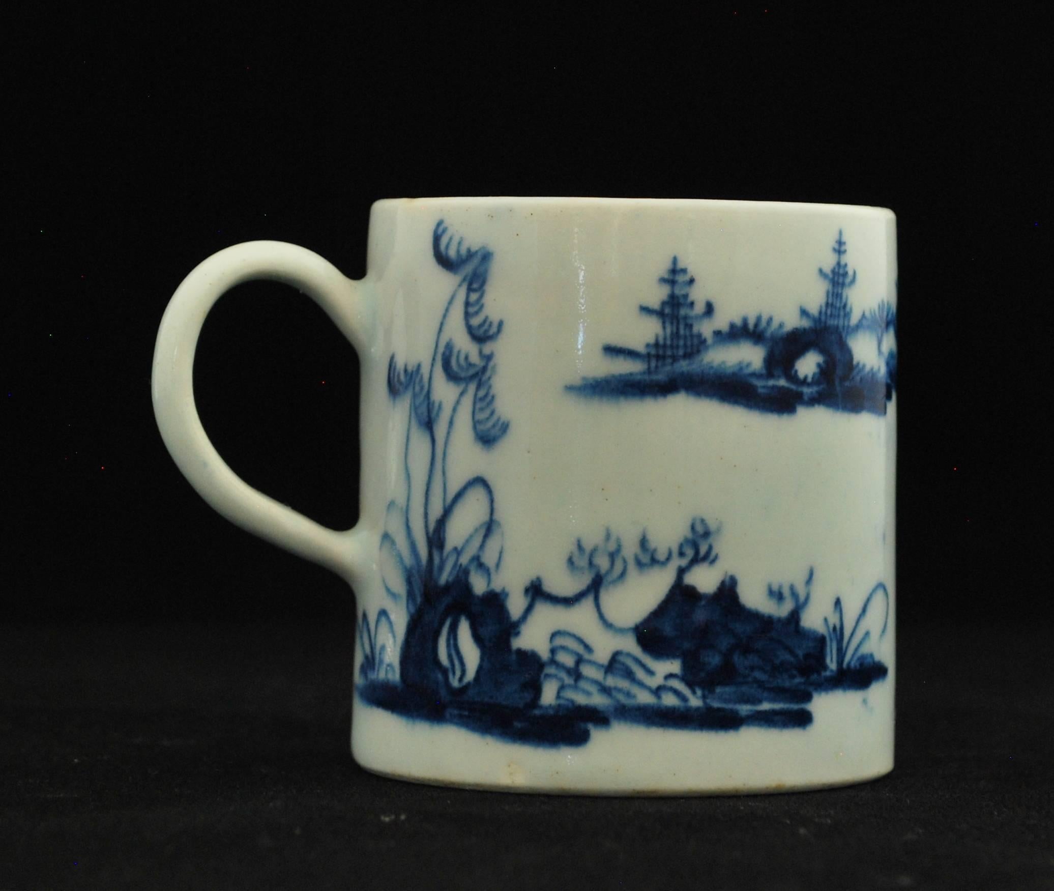 Kaffeekanne, blau und weiß „“Desirable Residence“, Bogenporzellan, um 1758 (Englisch) im Angebot
