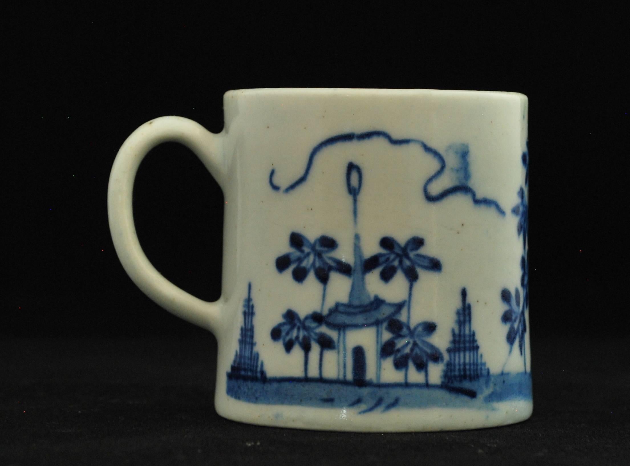 Anglais Canne à café, bleue et blanche « Ribbon Landscape », porcelaine à nœud, vers 1753 en vente