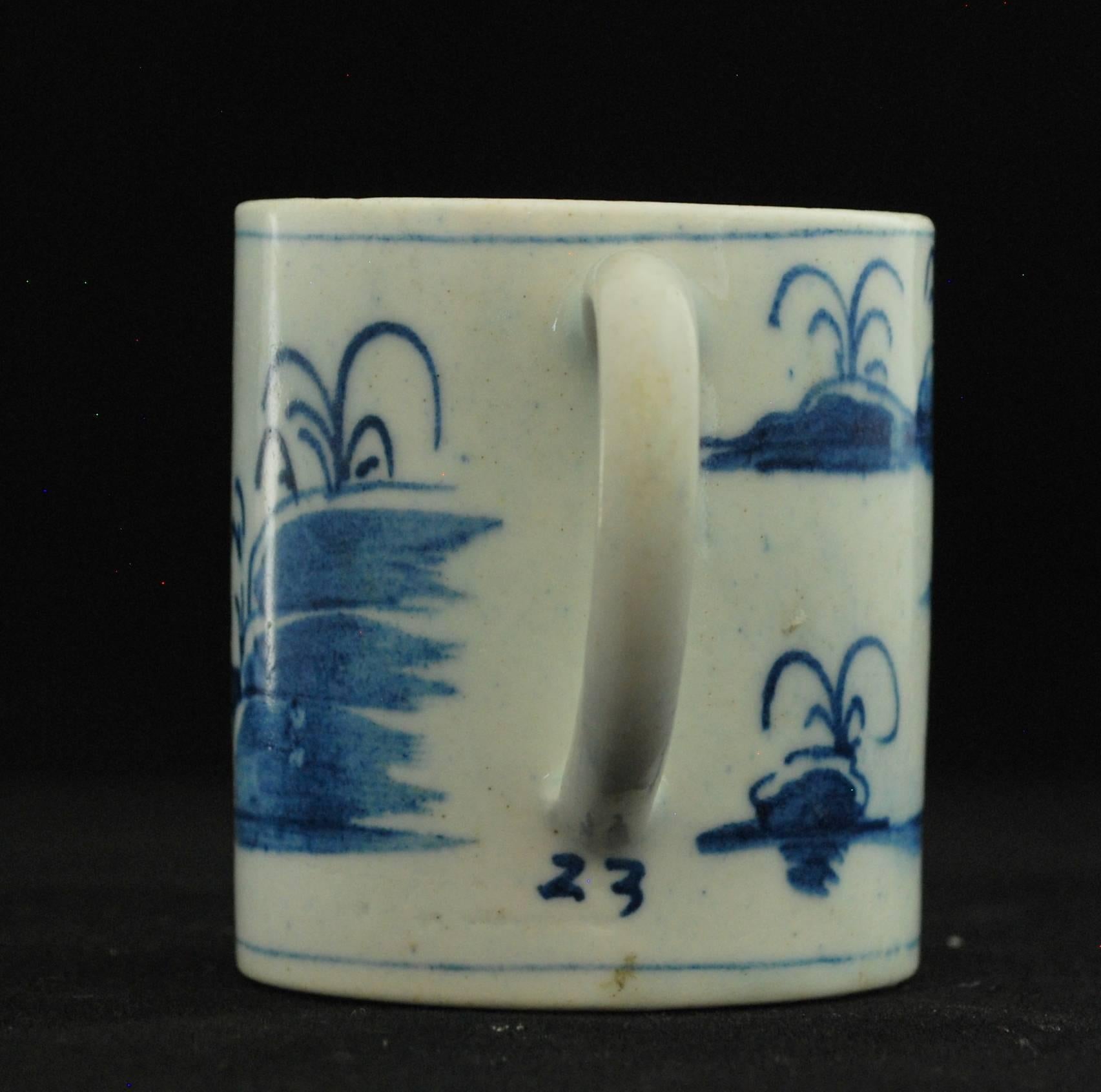 Kaffeekanne, blau-weißes „Residence“-Porzellan mit Schleife, um 1755 (Englisch) im Angebot