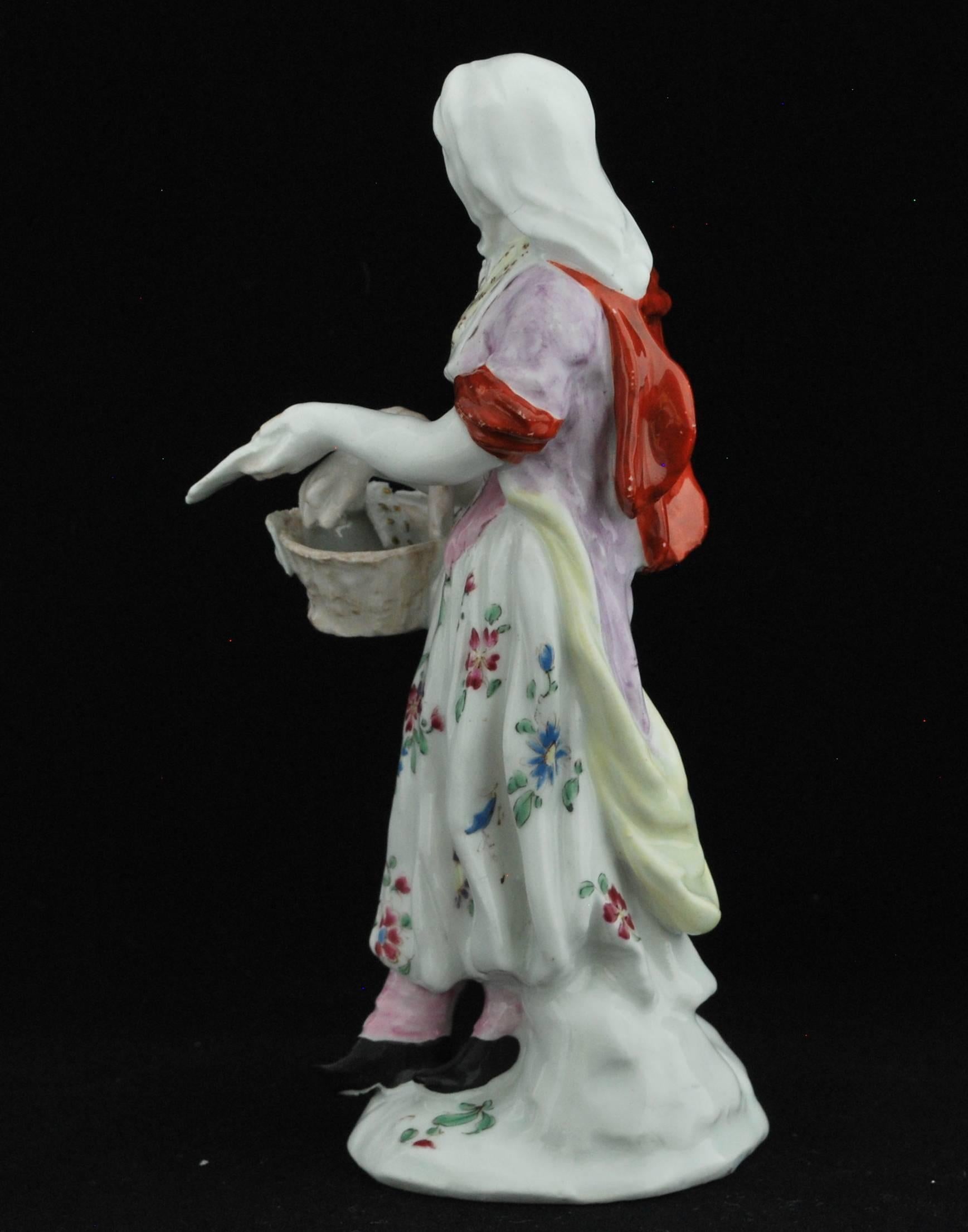 Figure: Female Pedlar, Possibly Peg Woffington, Bow Porcelain, circa 1758 In Excellent Condition For Sale In Melbourne, Victoria