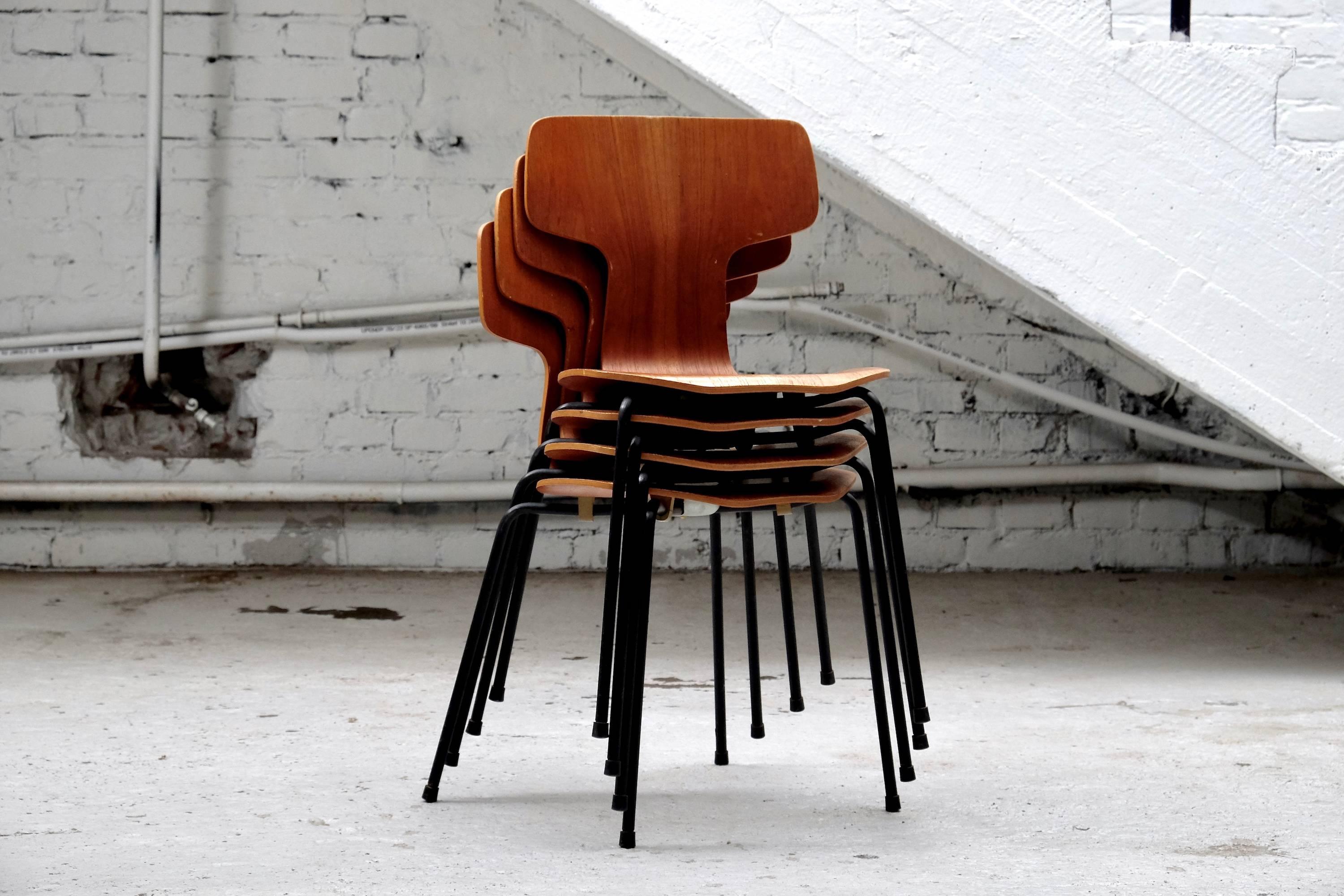 Model 3103 Teak Hammer Chairs by Arne Jacobsen for Fritz Hansen, 1960s In Good Condition In Helsinki, FI