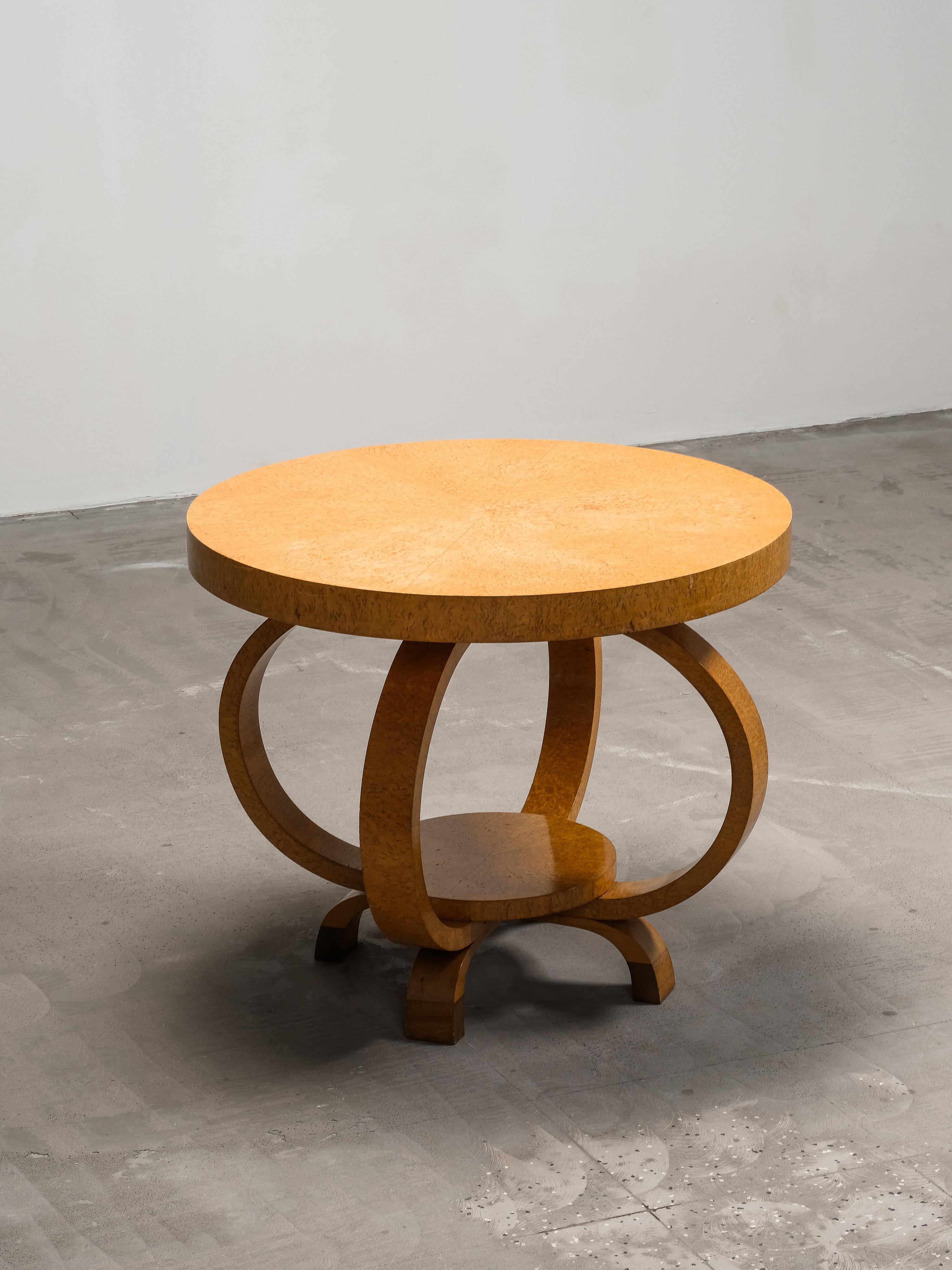 Finnish Art Deco Round Burlwood Coffee Table, 1930s In Good Condition For Sale In Karis, Nyland