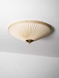 Lámpara empotrada de latón y tela plisada, modelo ES 1902/60, de Itsu, Finlandia, década de 1950
