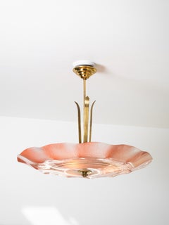 Lustre en verre rose et laiton de Valinte, Finlande, années 1950