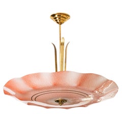 Lustre en verre rose et laiton de Valinte, Finlande, années 1950