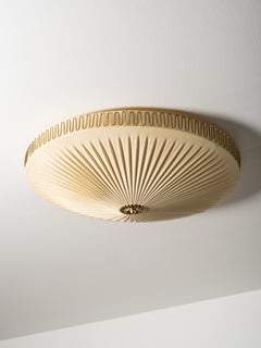 Plafonnier en laiton et textile synthétique du milieu du siècle, Model No K5-40, Idman, années 1950