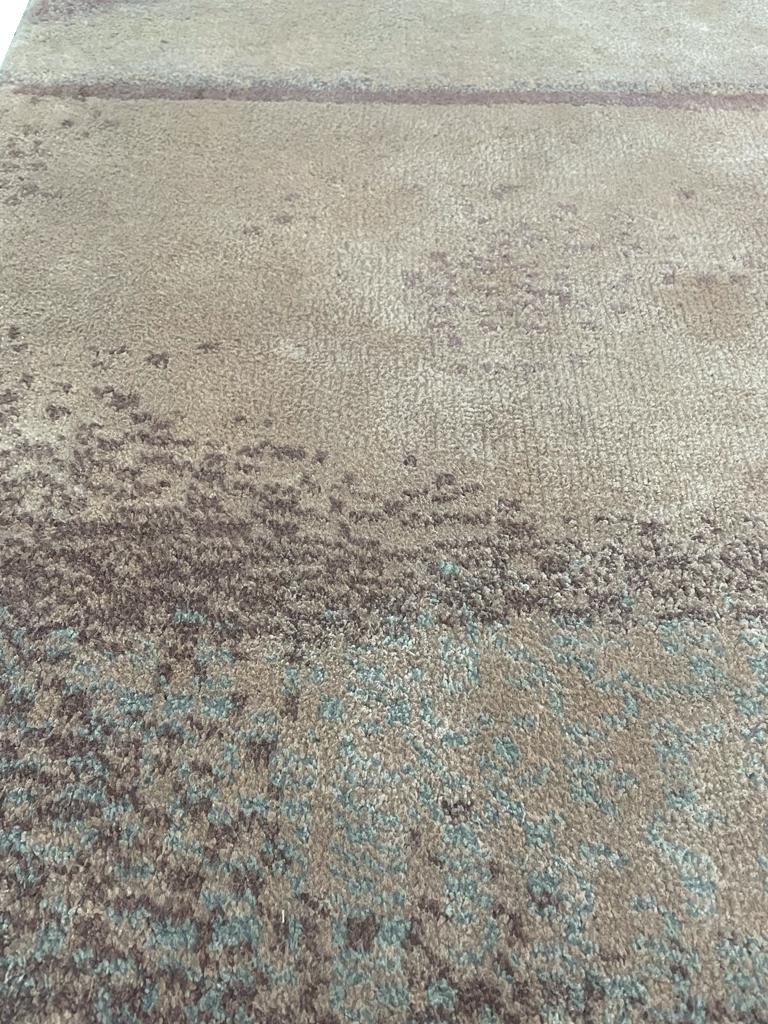 Handgeknüpfter Teppich aus Wolle und Seide mit modernem Farbblock in Rosa, Lila und Blau  im Angebot 1