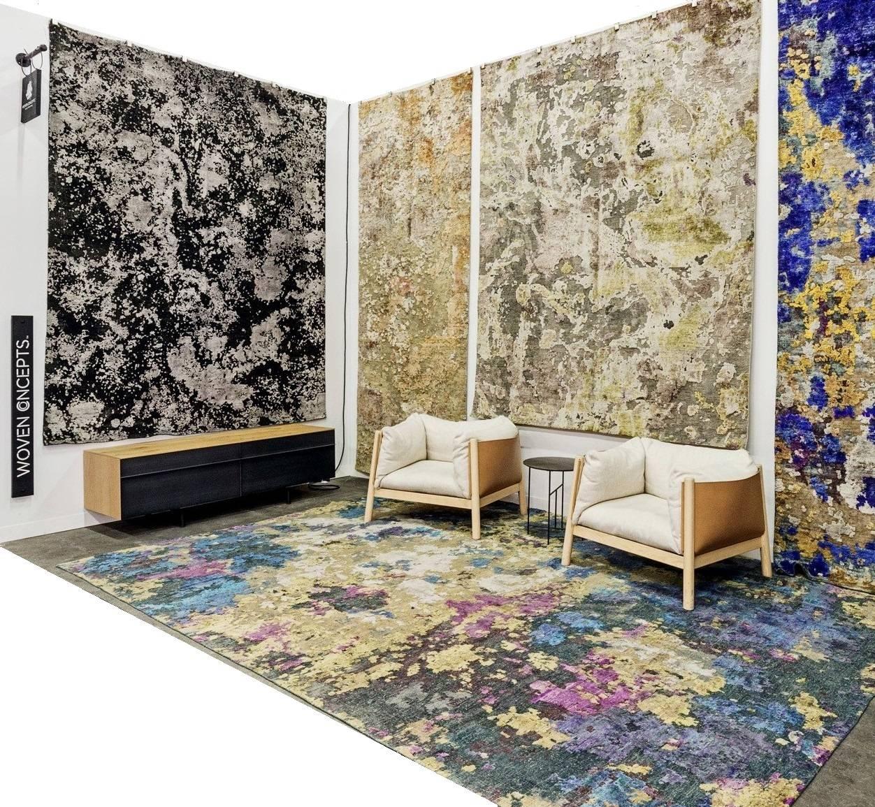 Moderner handgeknüpfter abstrakter Teppich aus Wolle und Seide in Gold, Beige, Pfirsich, Grau (21. Jahrhundert und zeitgenössisch) im Angebot