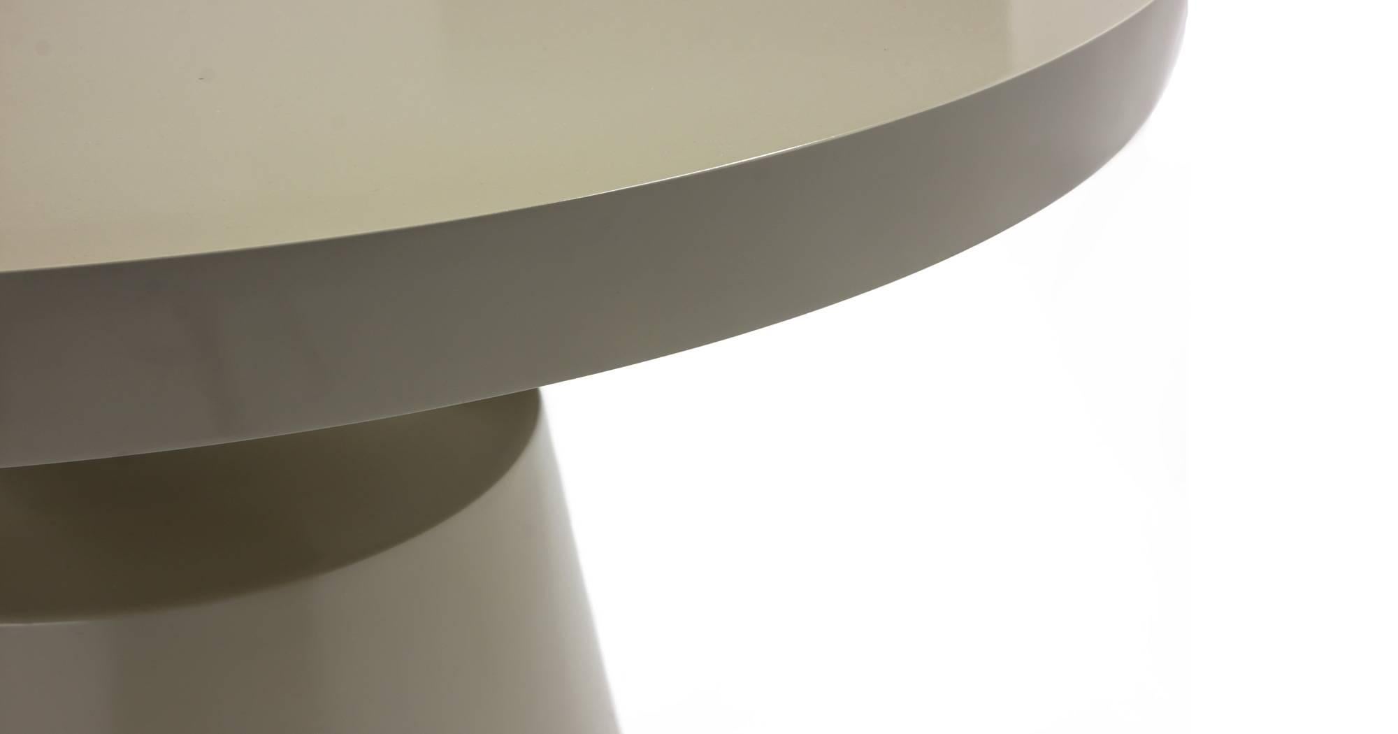Modern Beautiful Onda Entry Table with a Sculptural Pedestal and Lacquered Finish For Sale