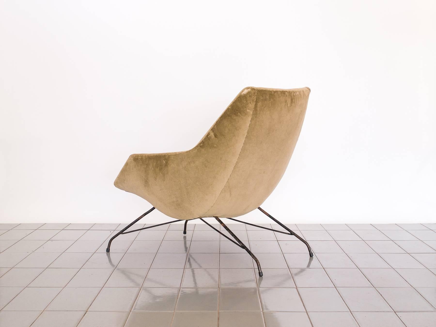 Martin Eisler & Carlo Hauner Lounge Chair in Iron and Velvet, Brazil, 1950s In Good Condition In Sao Paulo, SP